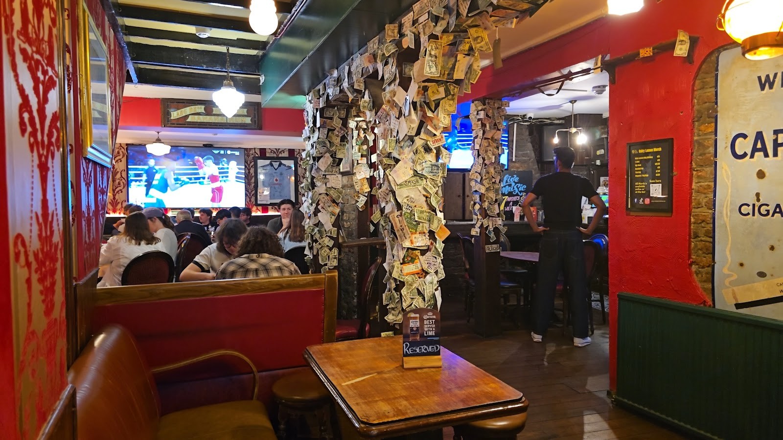 Darwins Tavern: the place
