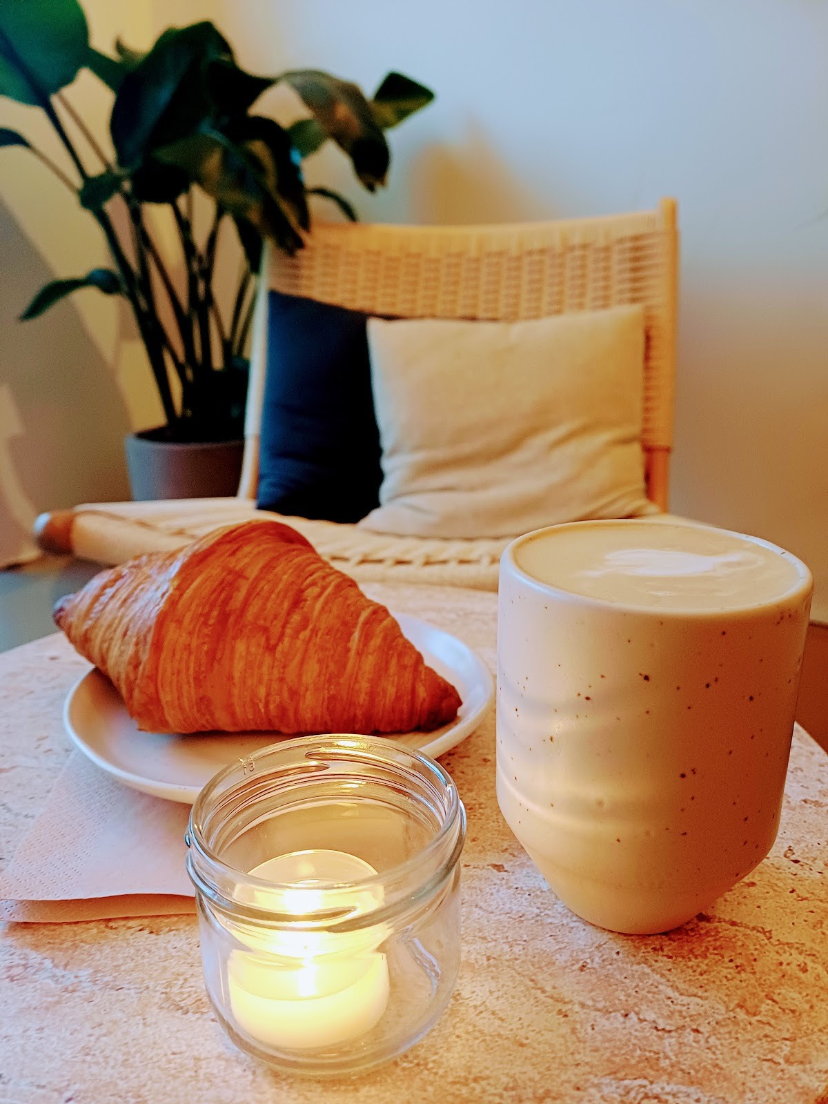 Pontes Roastery & Coffee Bar: food & drinks