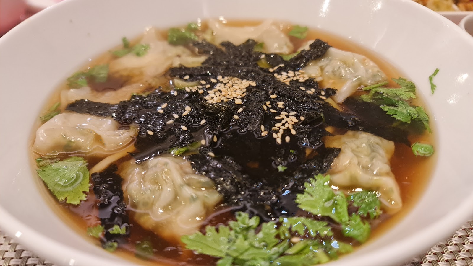 Meimen FángKōngDòng 梅門防空洞: food & drinks