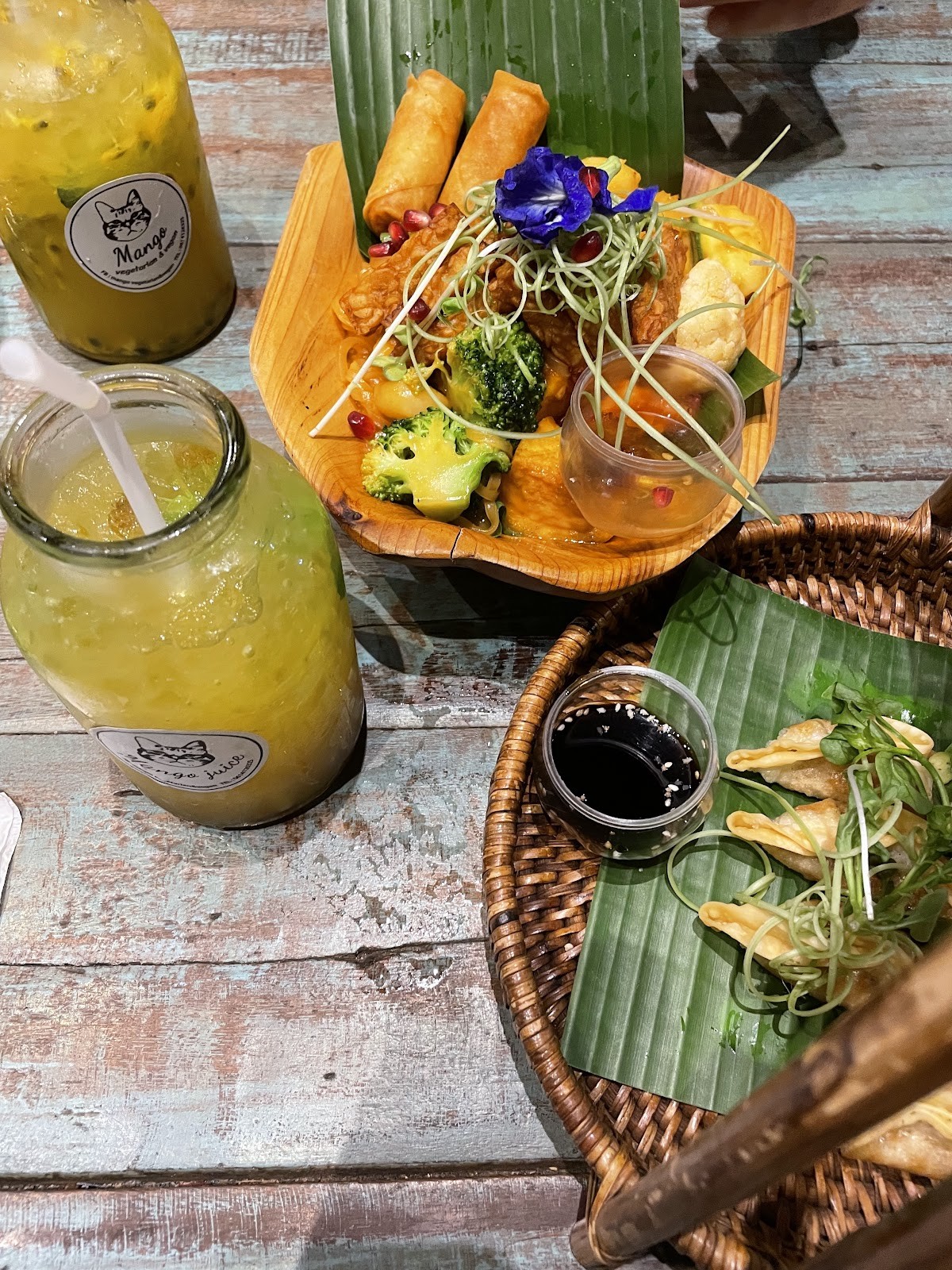 Mango Vegetarian & Vegan: food & drinks