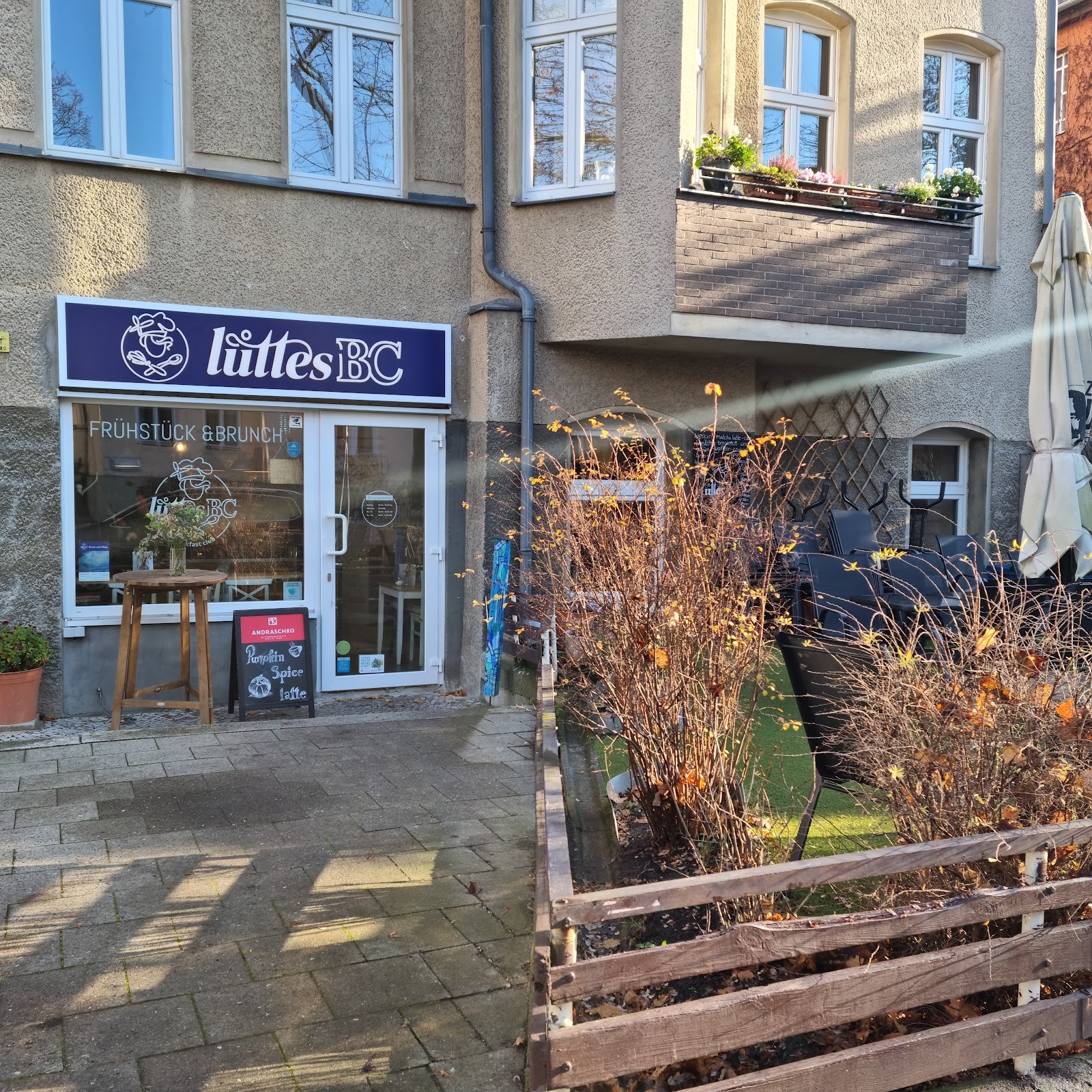 Lüttes BC - Breakfast Club: the place