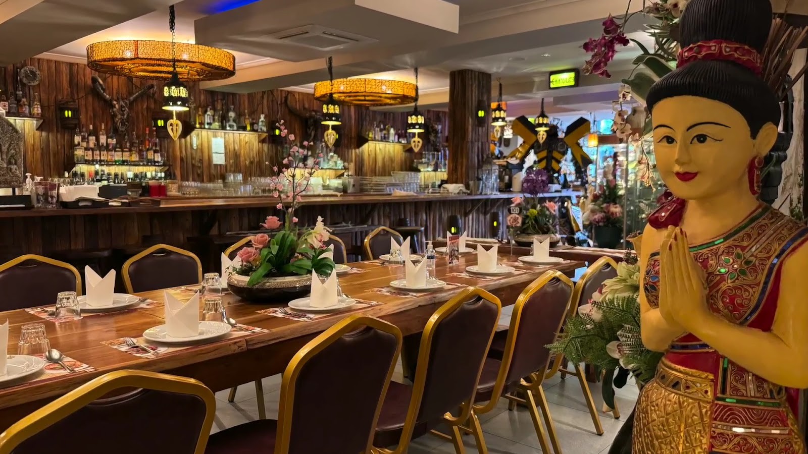Thai Pothong Restaurant: the place