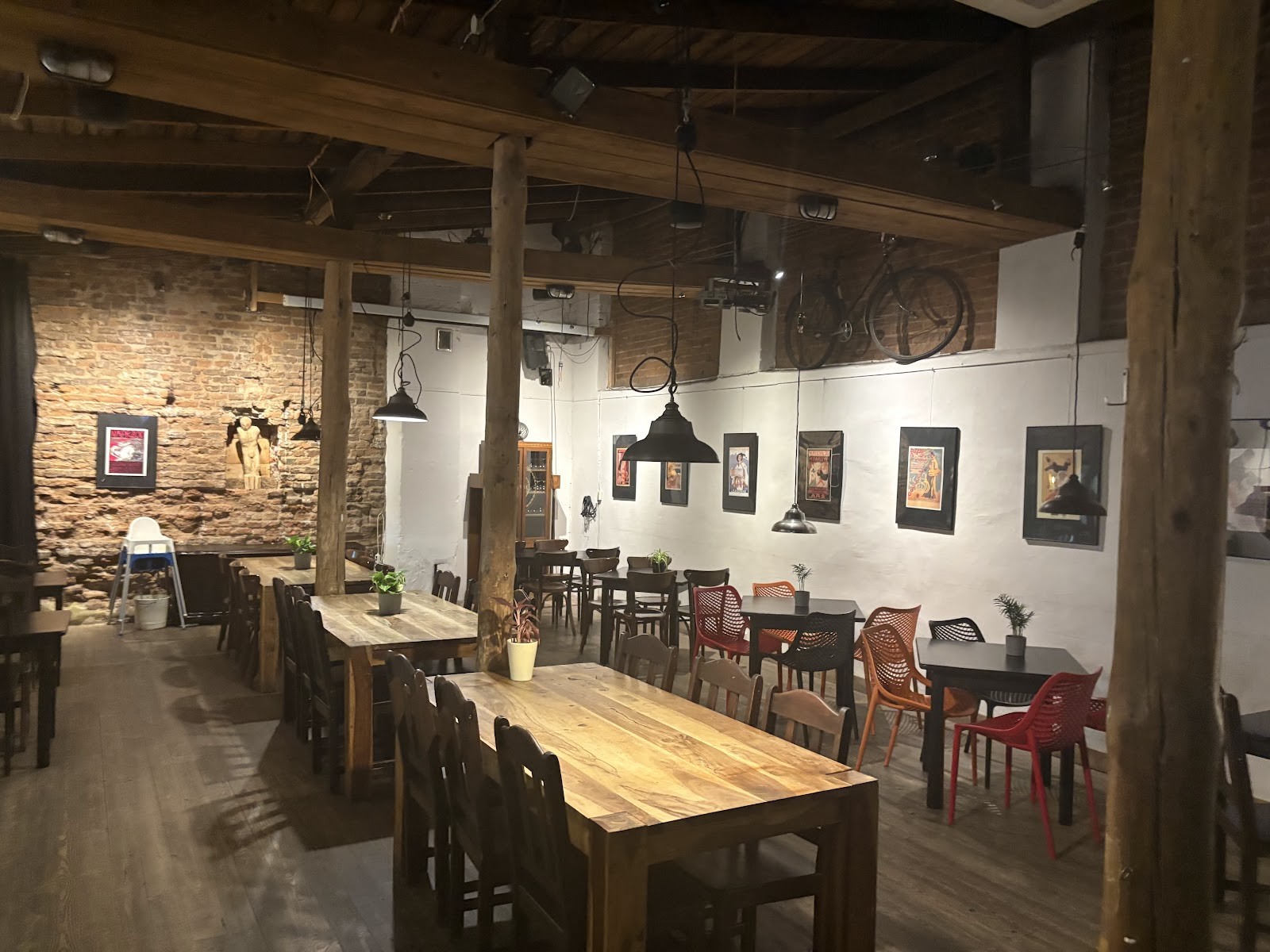 Kolanko No 6 Restaurant: the place