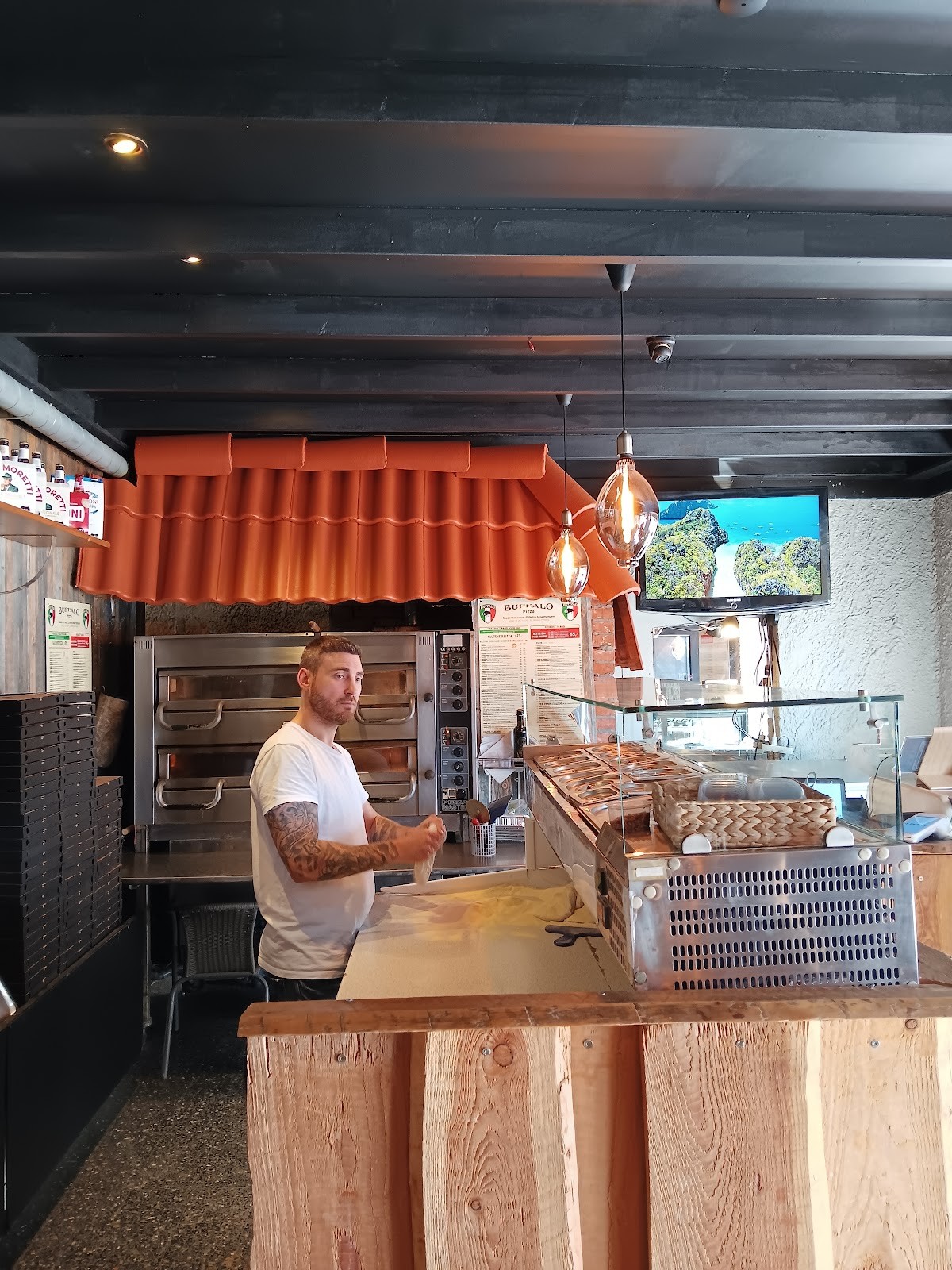 Buffalo Pizza: the place