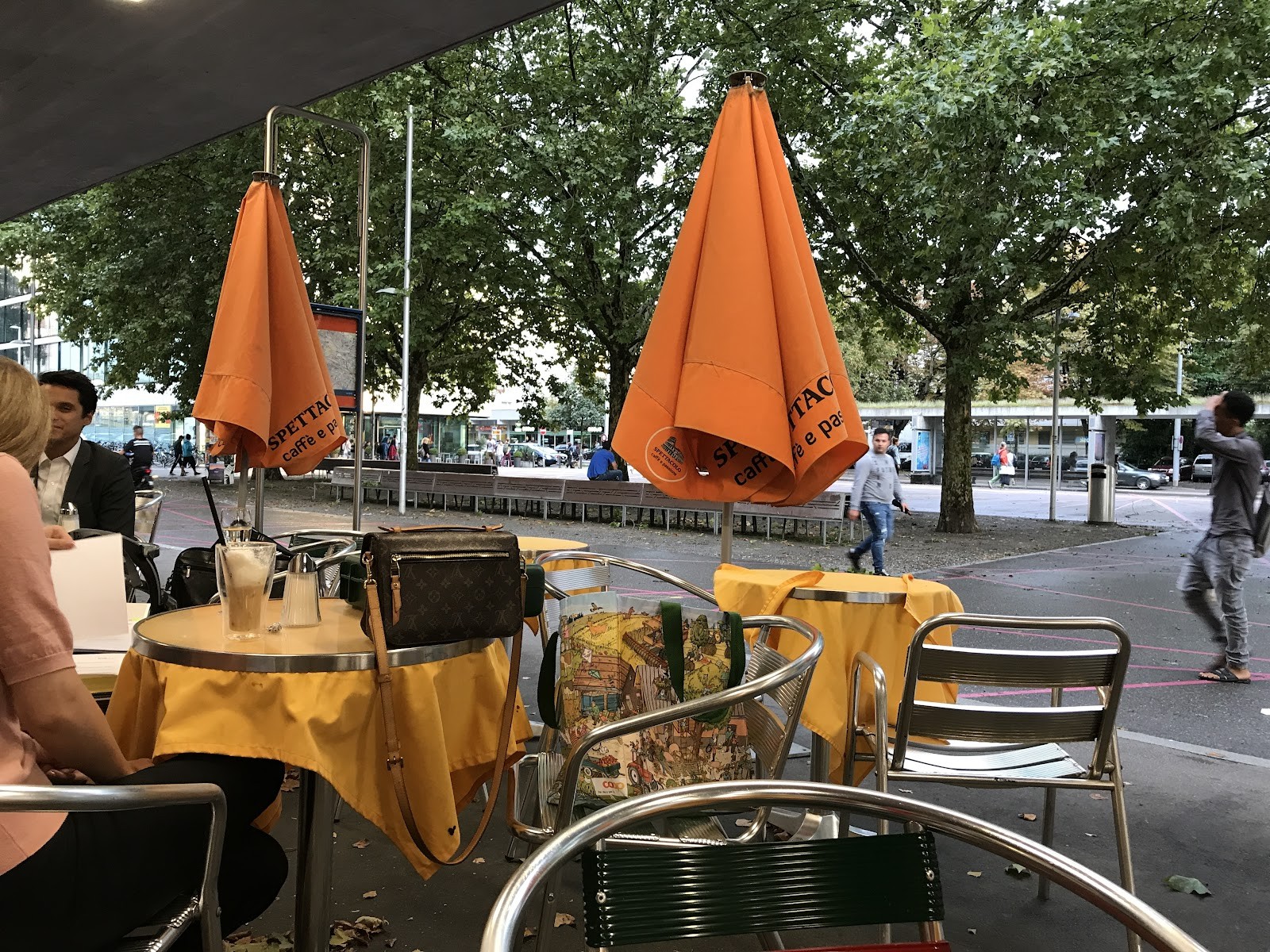 Caffè Spettacolo Altstetterplatz: the place