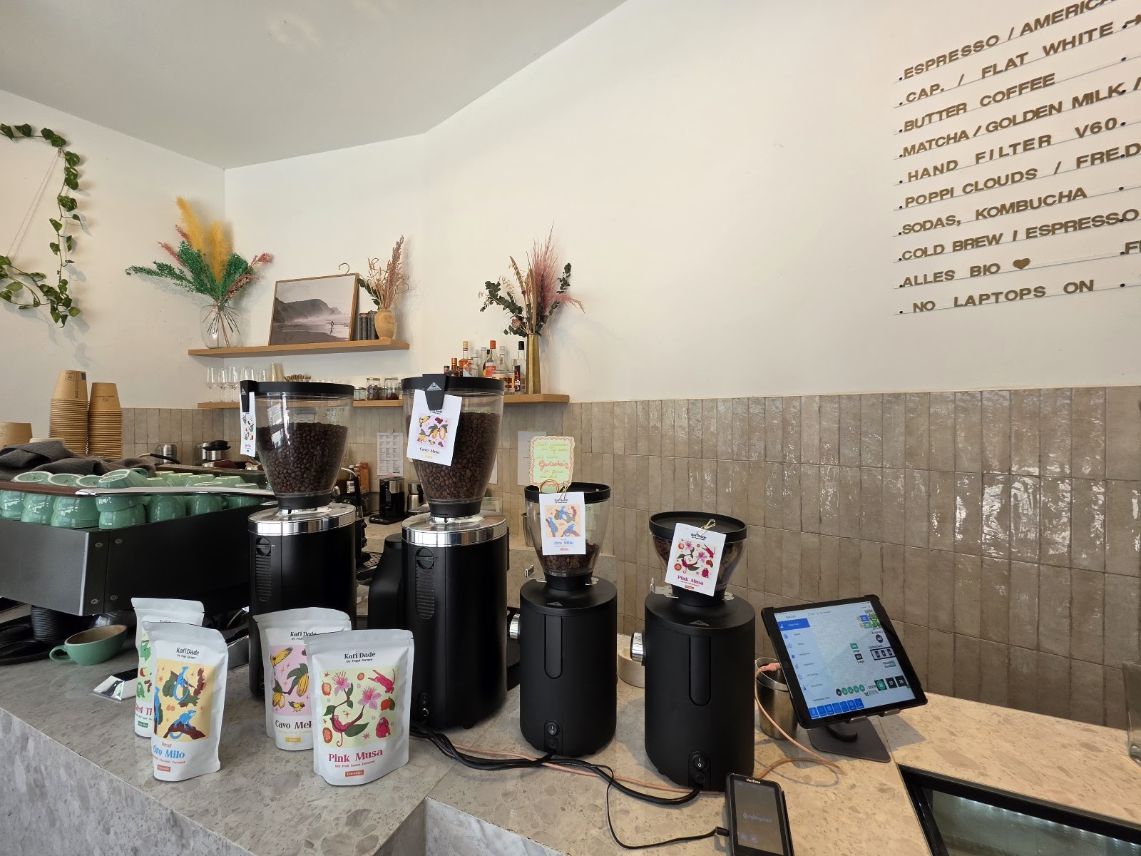 Poppi Farmer - Specialty Coffee & Organic Food: the place