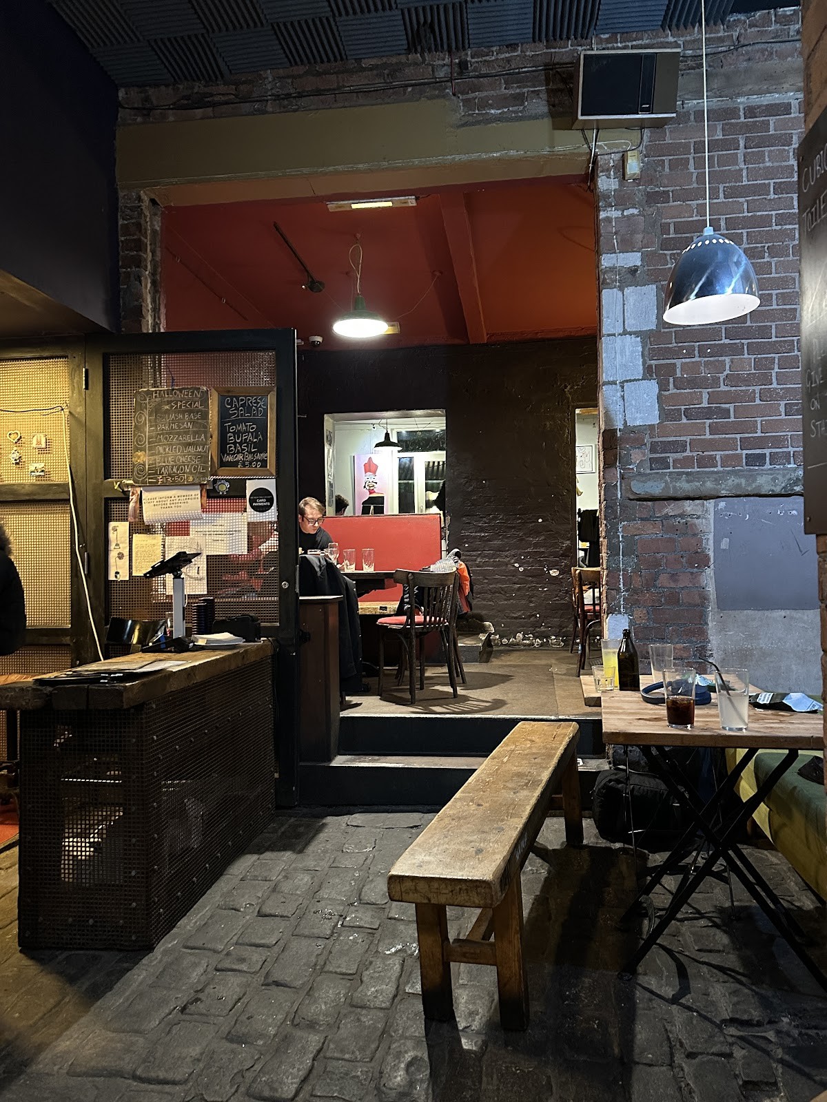 Sandbar Manchester: the place