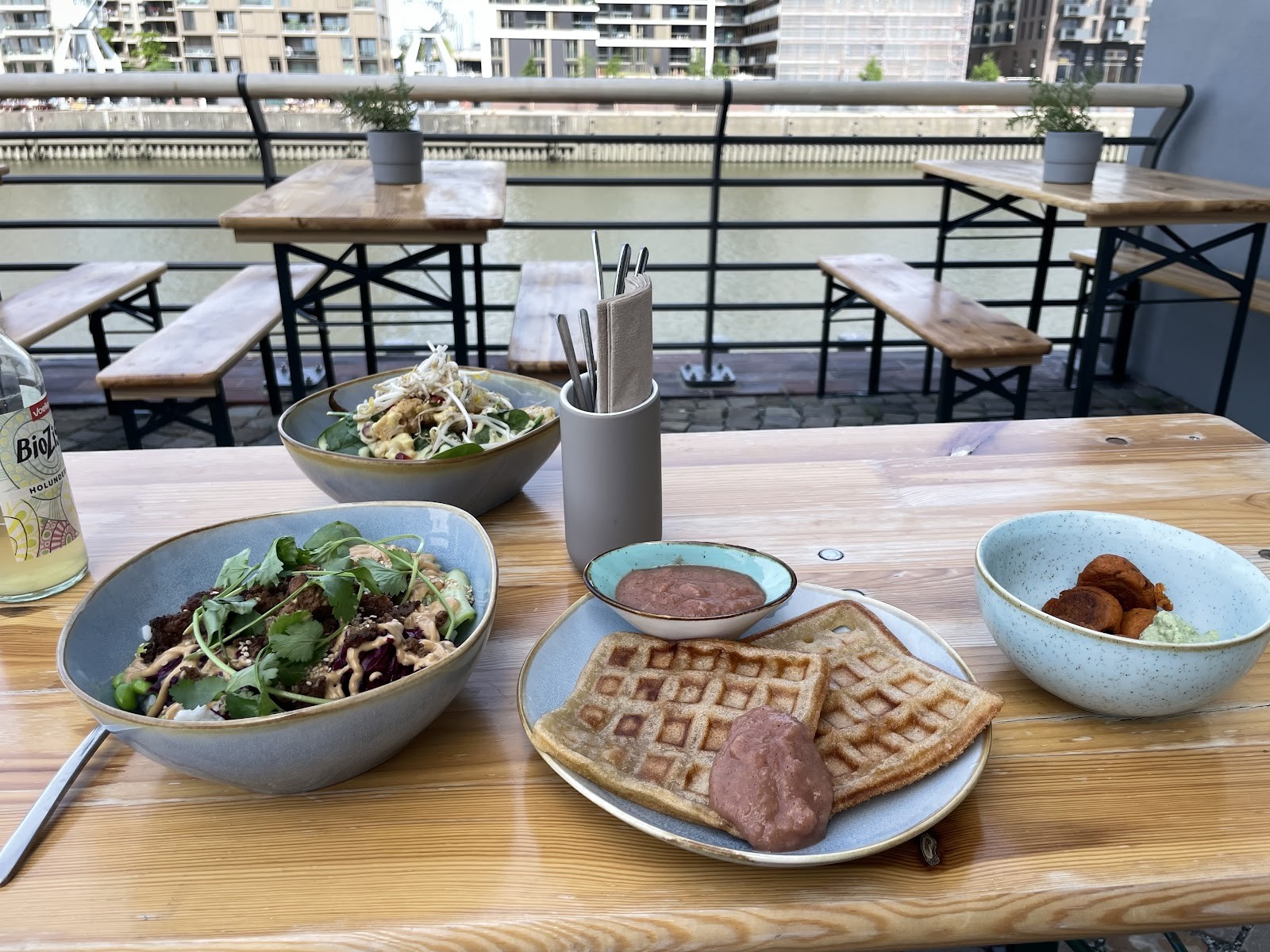 Buhjah: food & drinks