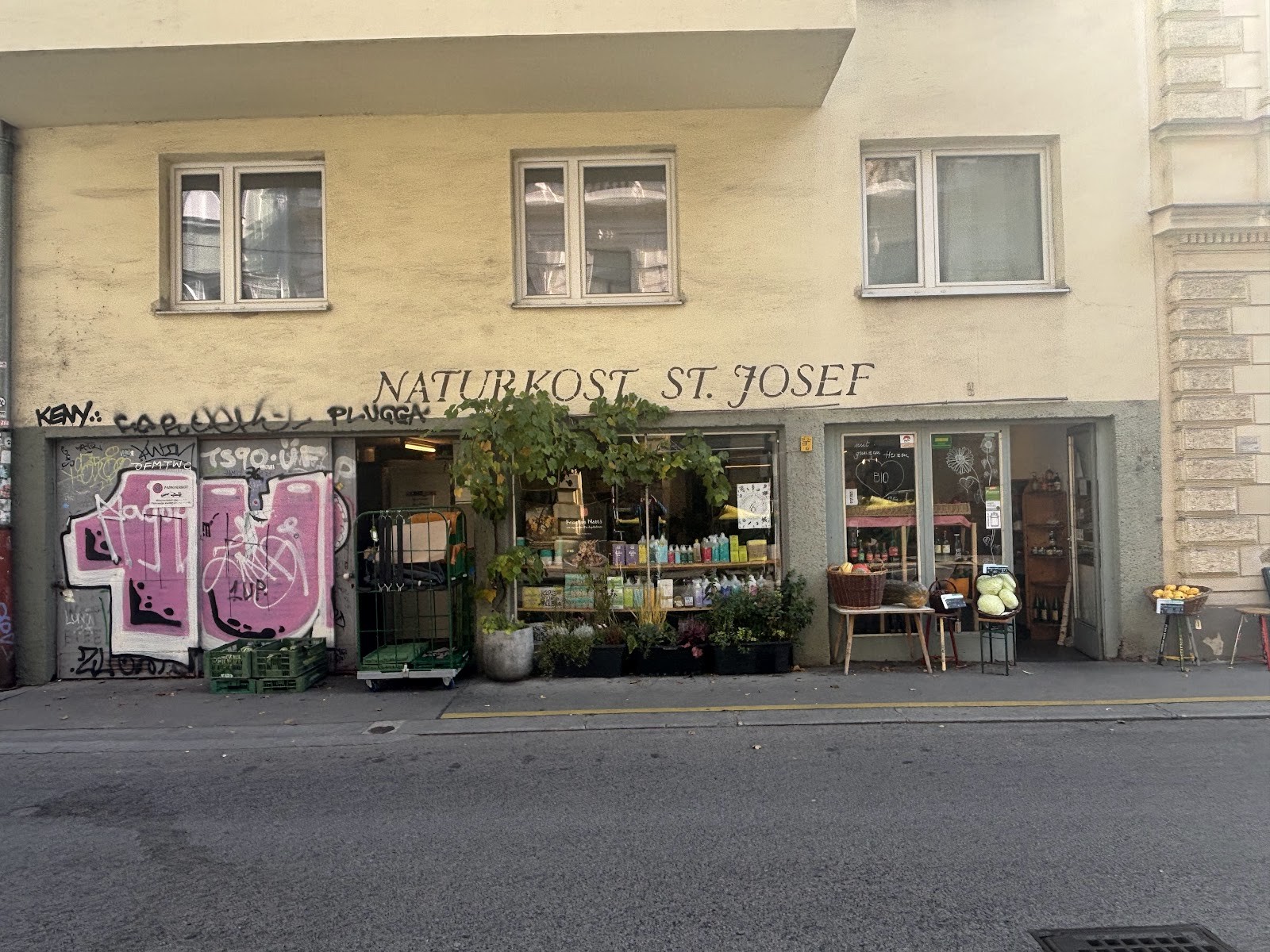 Naturkost St. Josef: the place