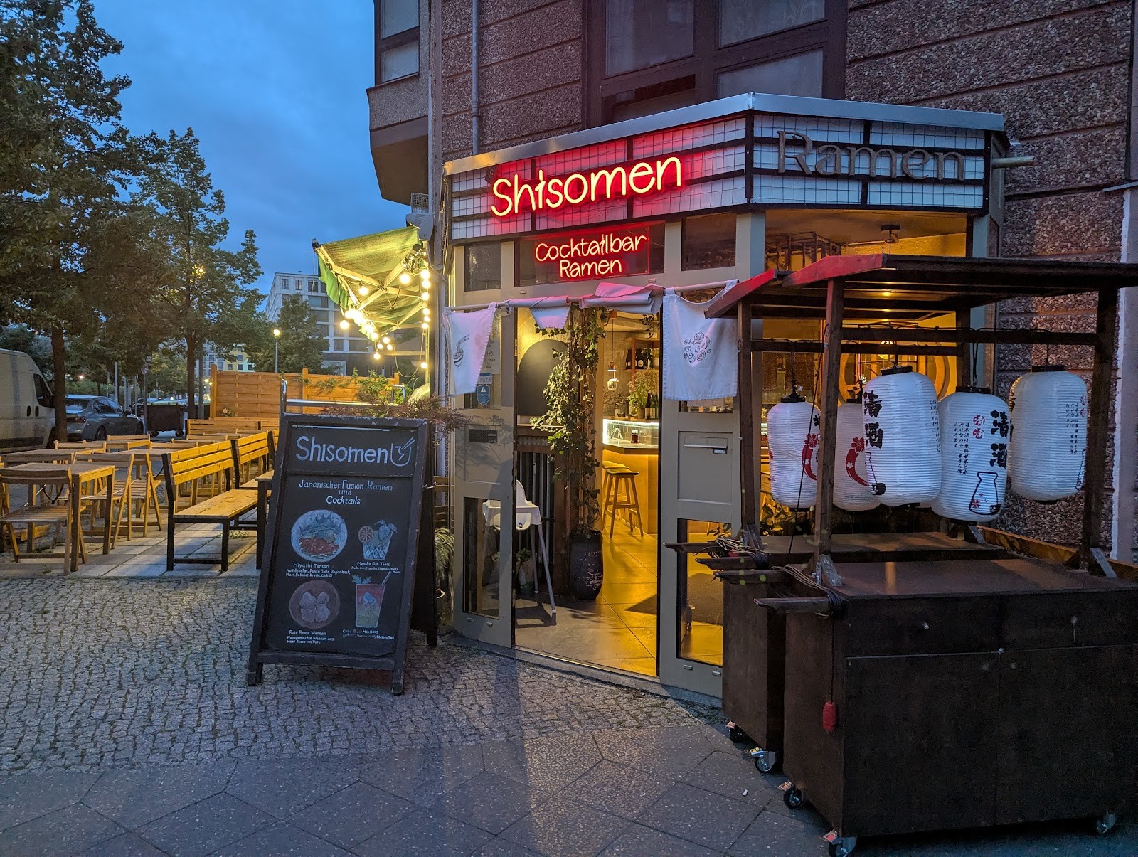 Shisomen Vegan Ramen & Cocktails: the place