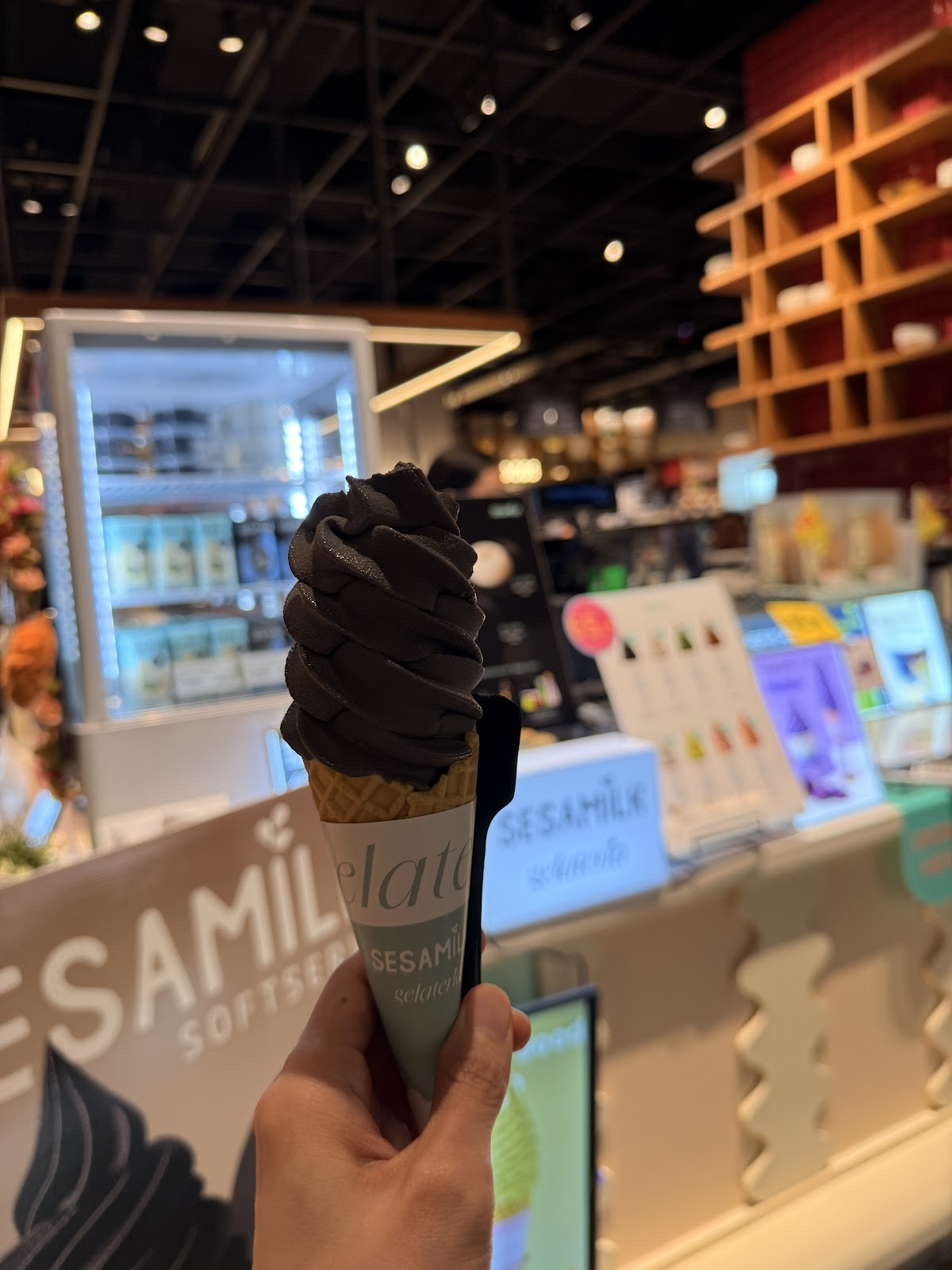 Sesamilk Gelateria: food & drinks