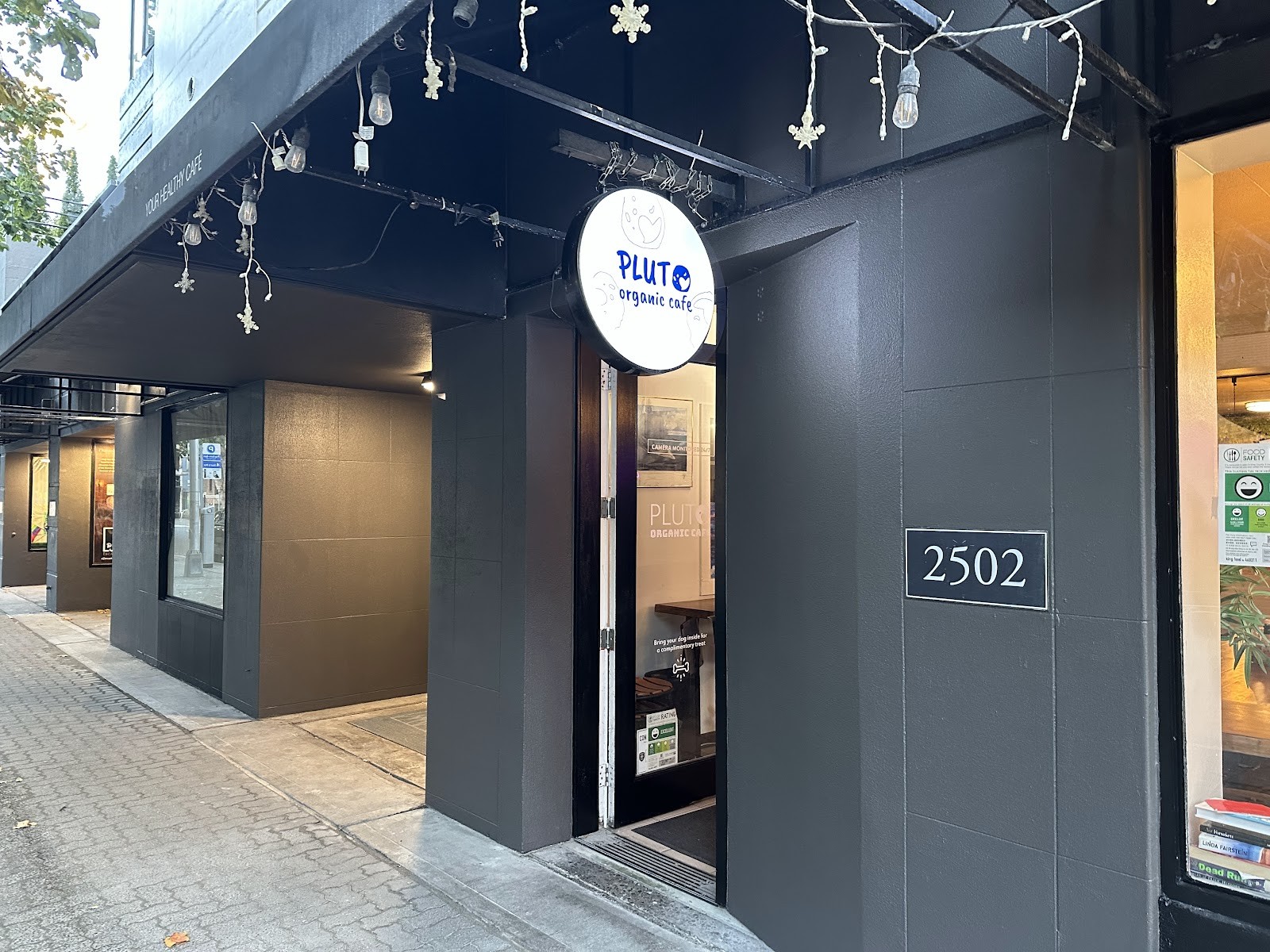 Pluto Organic Cafe - Belltown: the place
