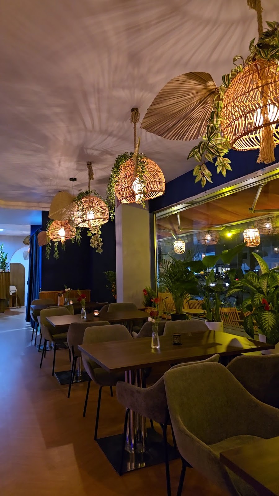 Plant Life Restaurant: the place