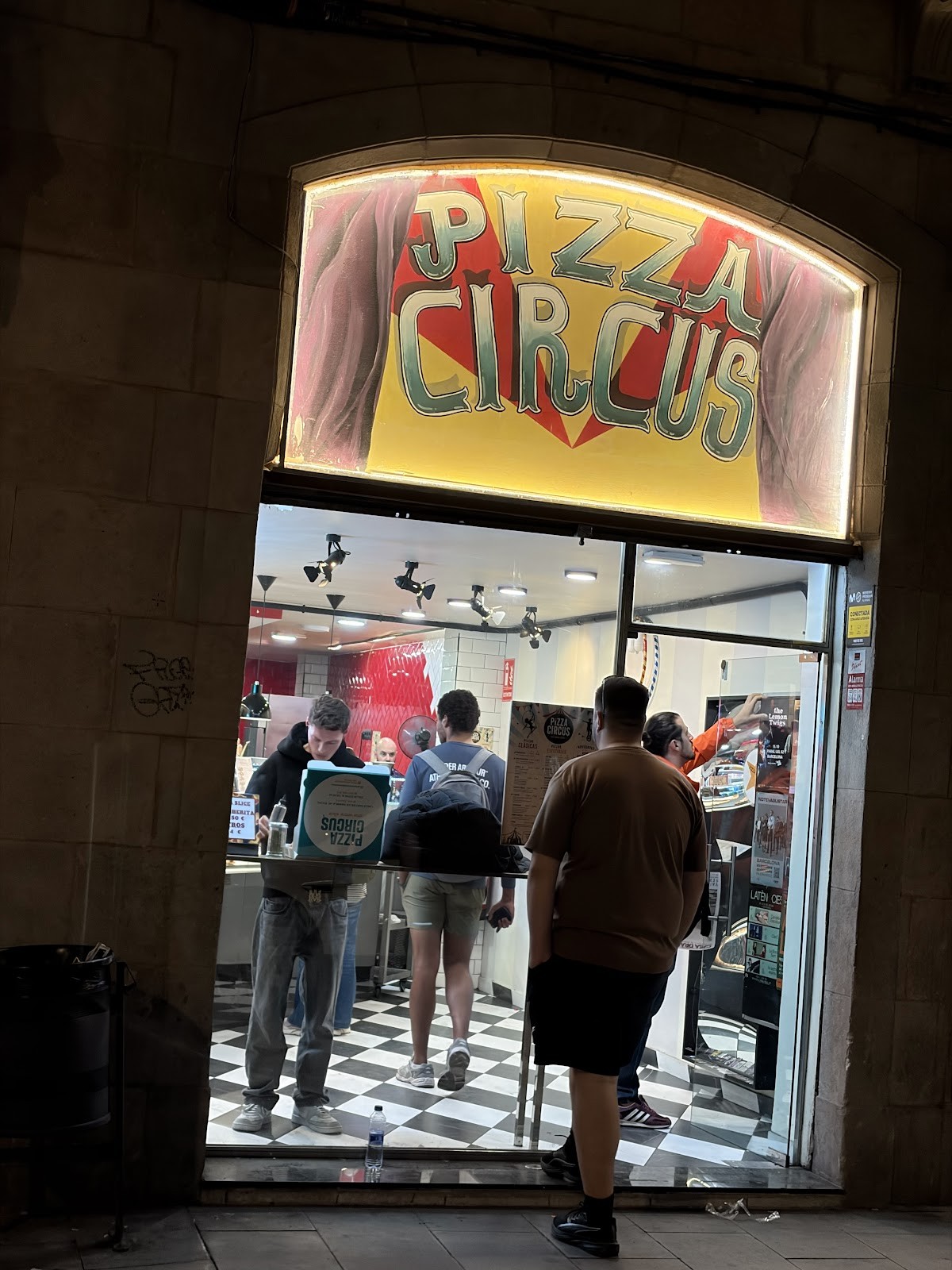 Pizza Circus: the place