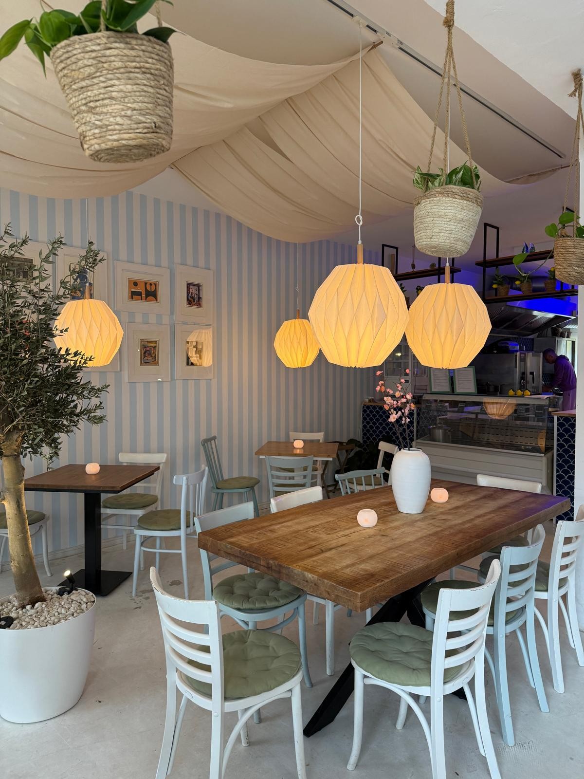 Nefeli Deli: the place