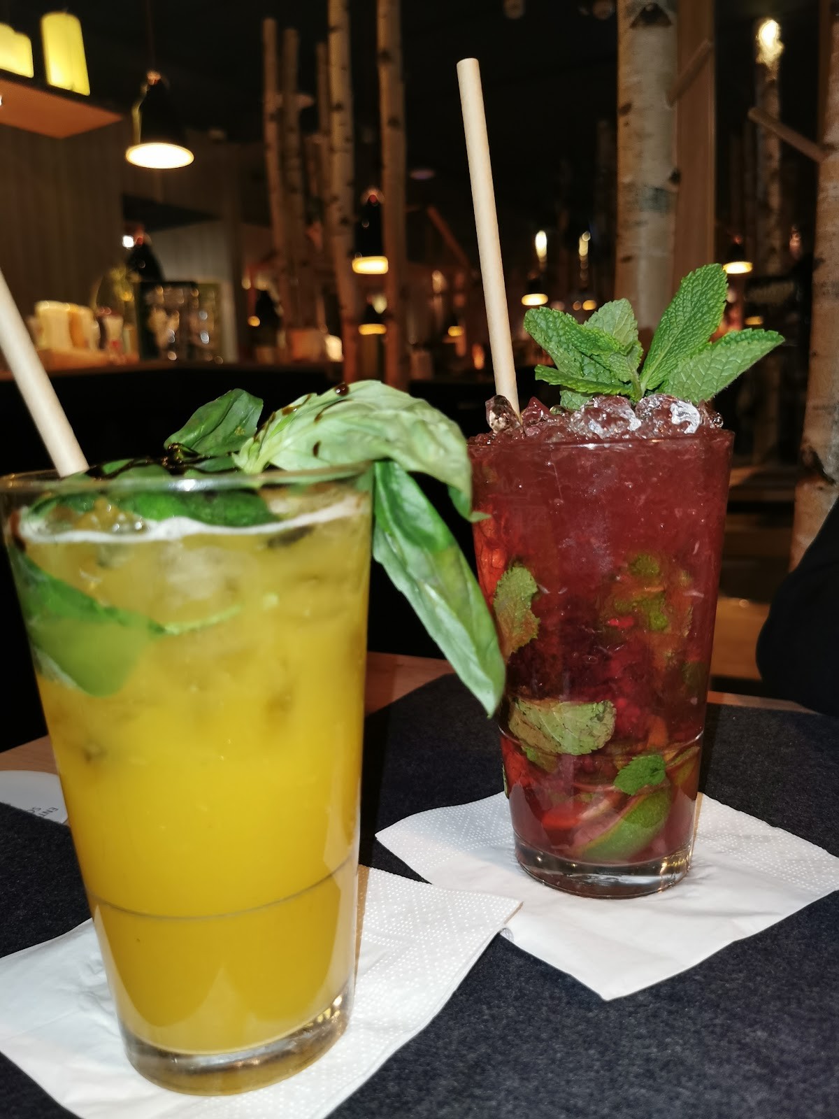 HANS IM GLÜCK - MÜNCHEN Leo 250: food & drinks
