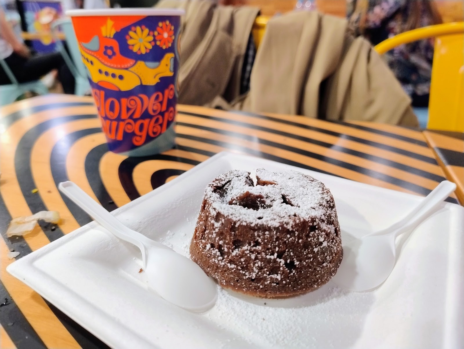 Flower Burger: food & drinks