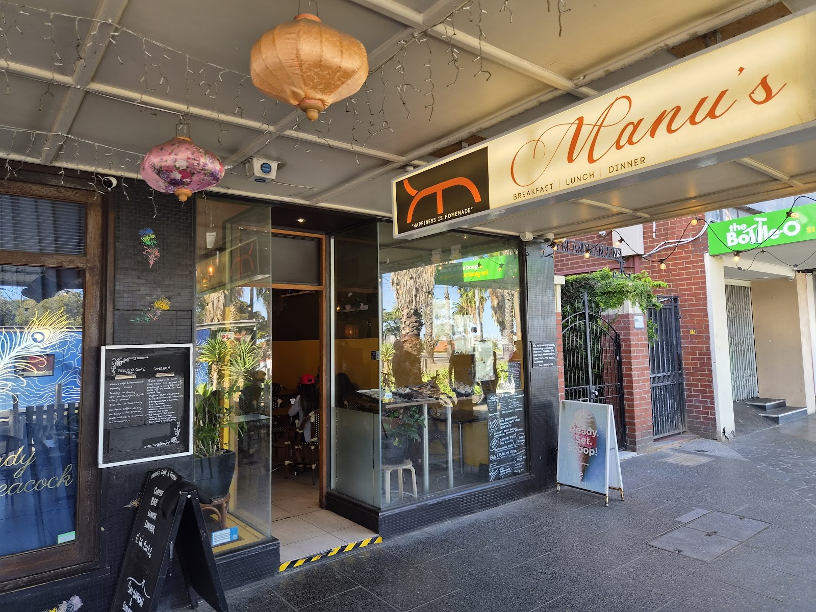 Manu's cafe and restaurant: the place