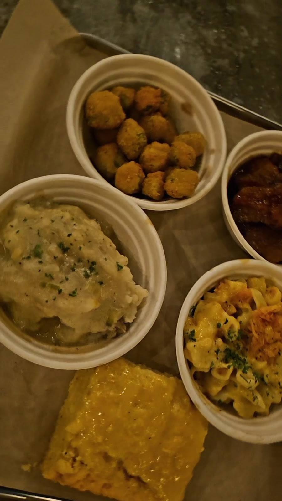 COMMUNITY Kitchen + Taproom: food & drinks