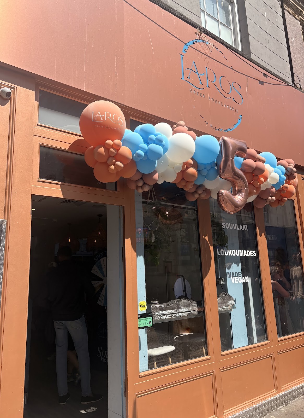Laros Greek Street Food: the place