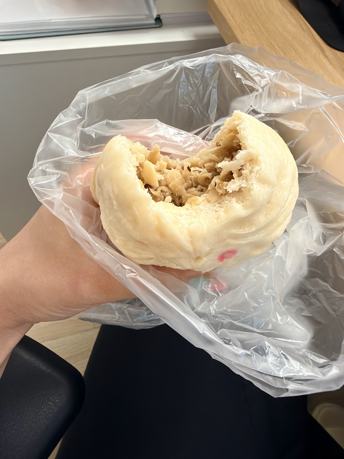 Xuelihong Vegetarian Dim Sum 雪裏紅素食點心 永春店: food & drinks