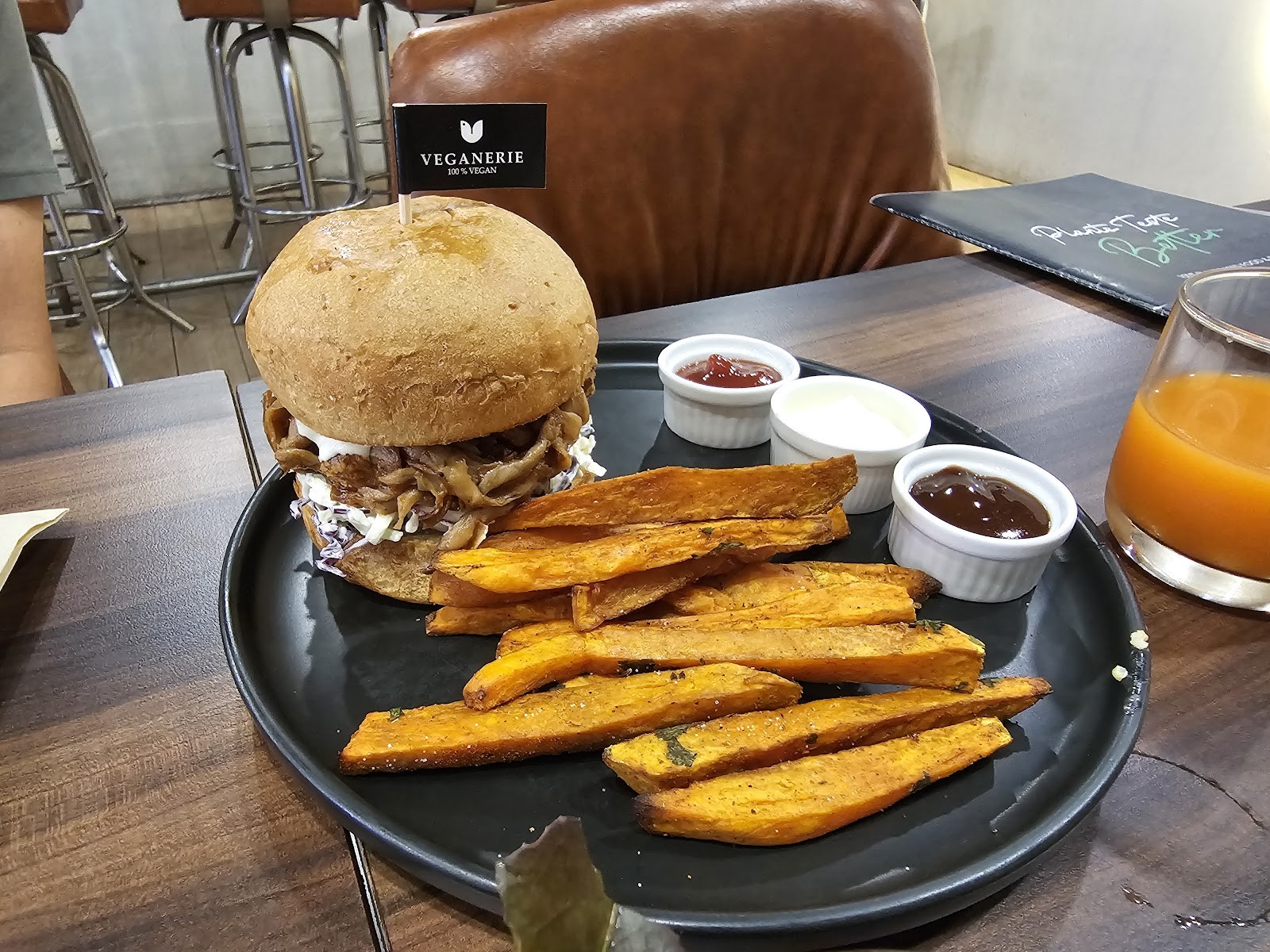 Veganerie Nana: food & drinks