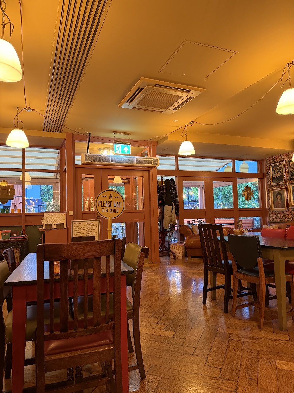 Hesco Lounge: the place