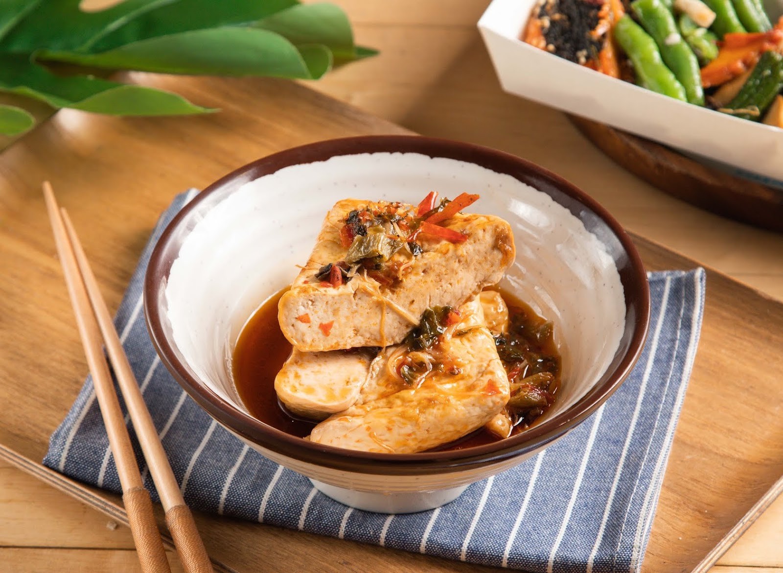 白毫蔬食百燴: food & drinks