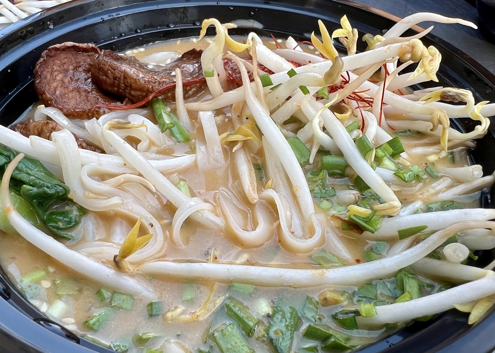 Ramen Hood: food & drinks