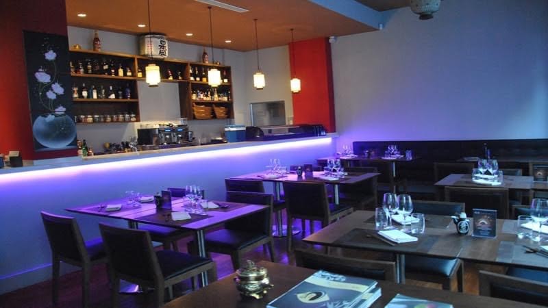 44 Sushi Bar(Sushi a la carta,no buffet libre): the place