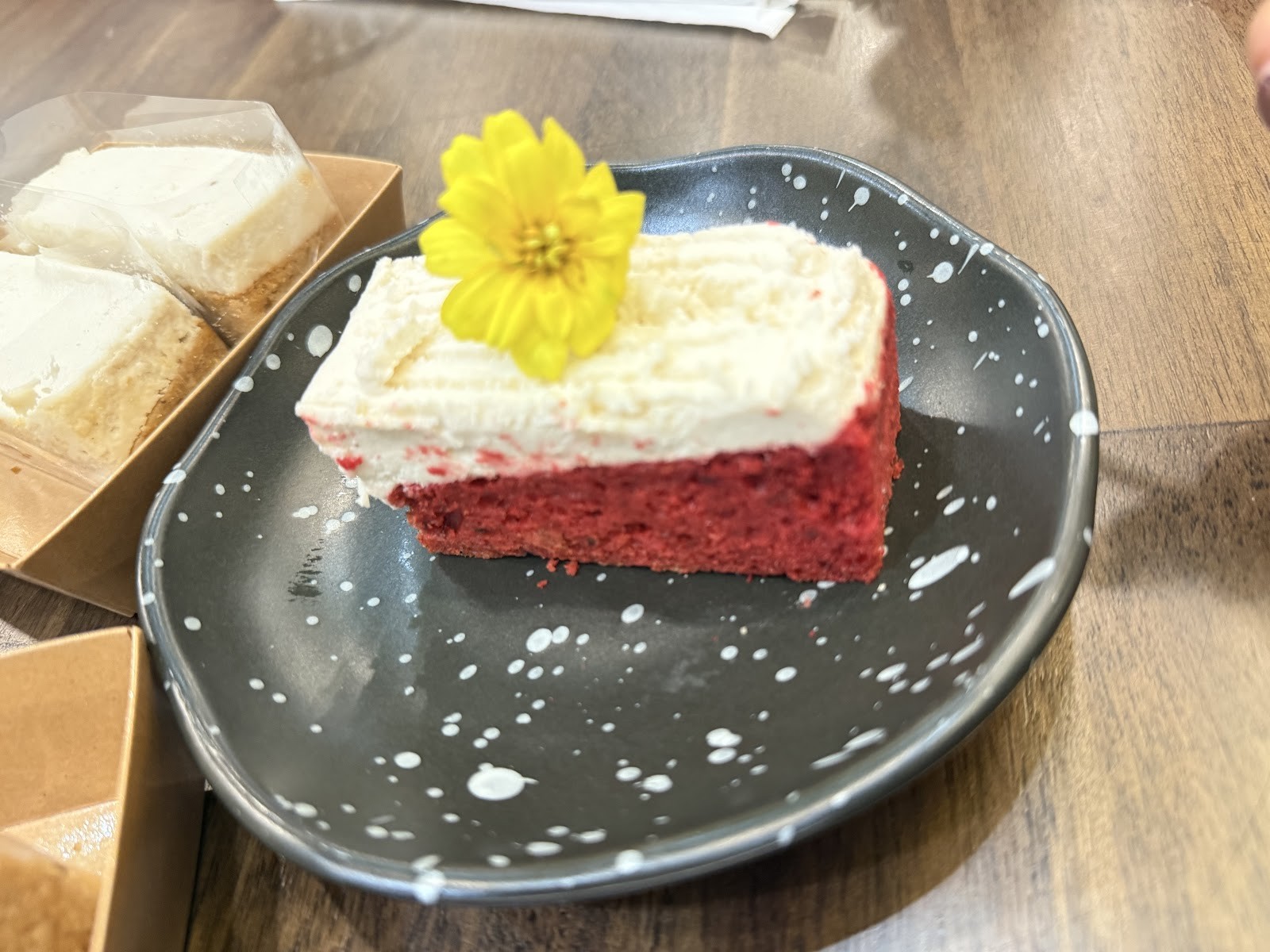 Kem-Kon Charoennakhon (เข้ม-ข้น เจริญนคร) 100% Vegan: food & drinks