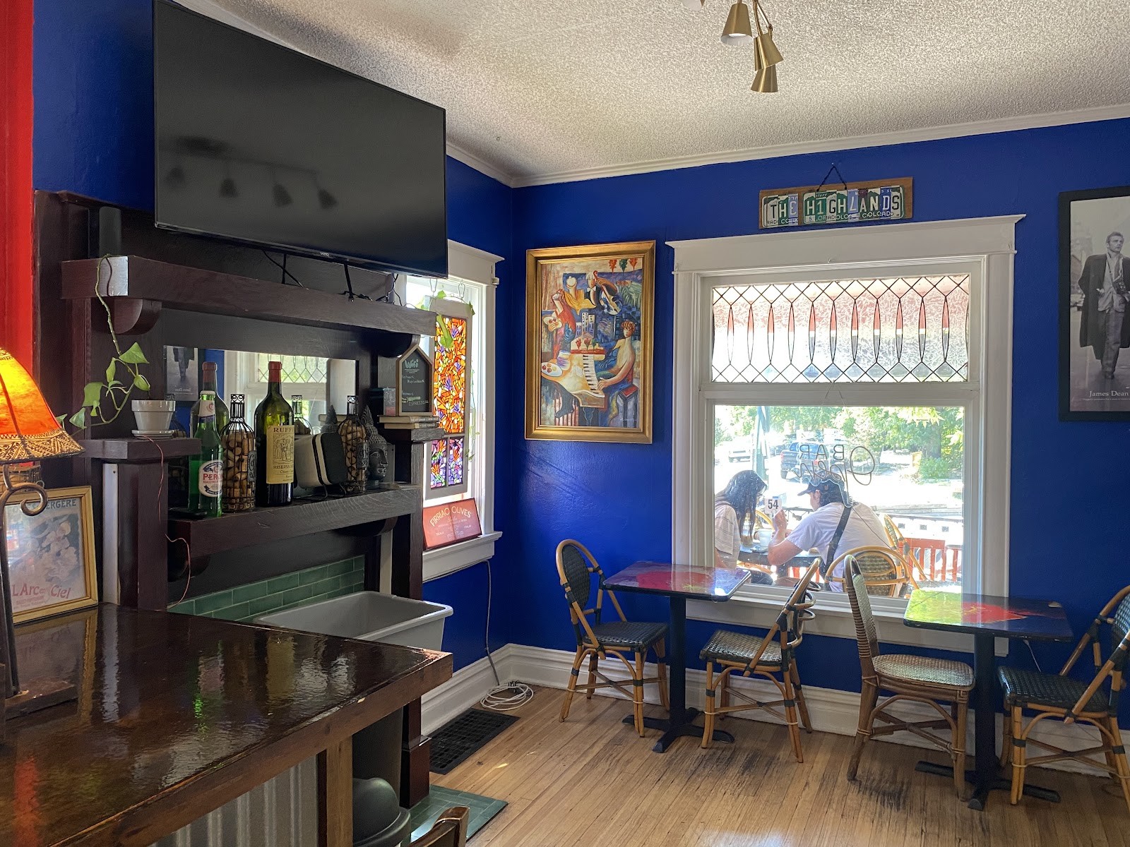Highlands Cork & Cafe: the place