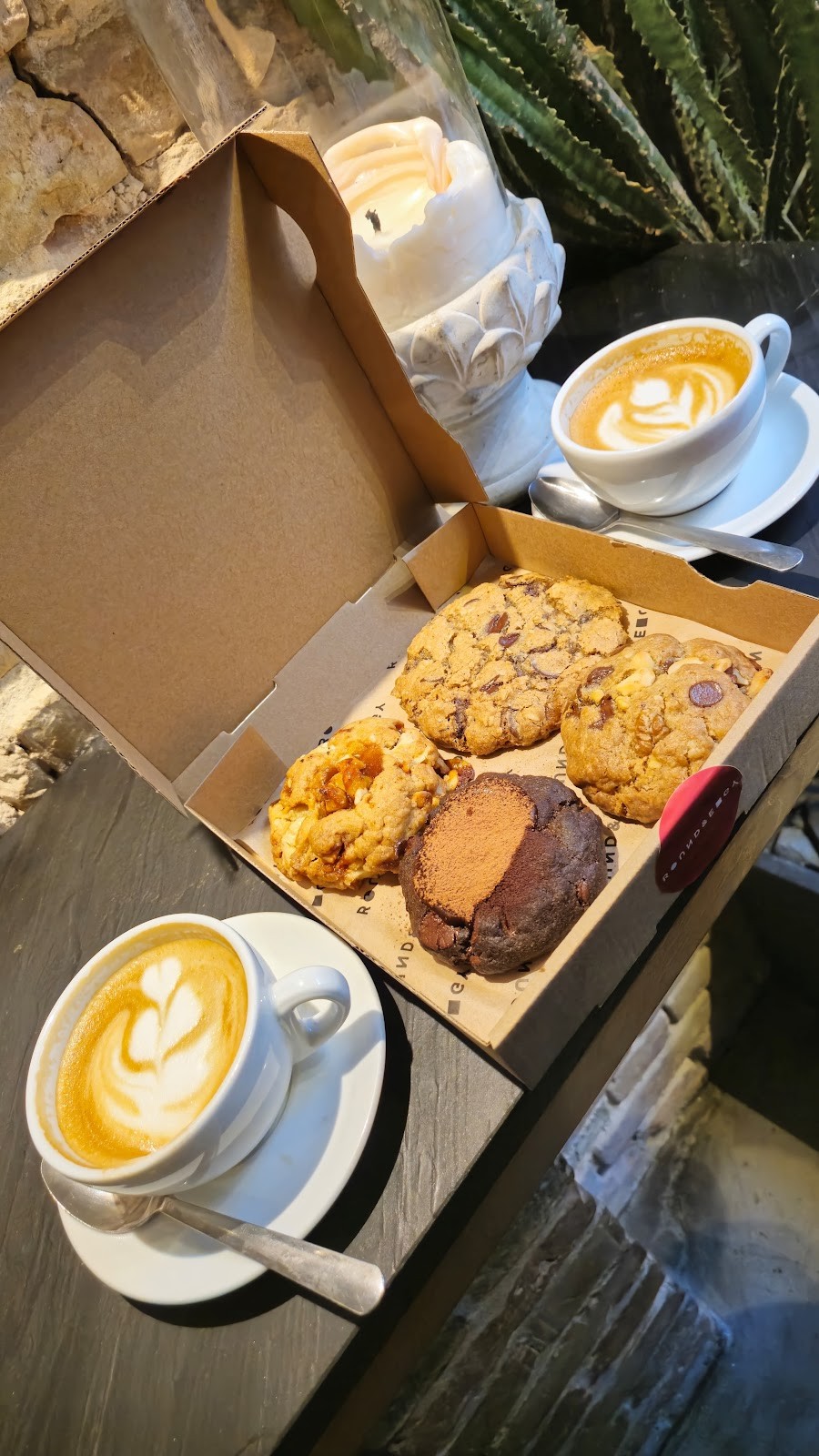 Round & Edgy: food & drinks