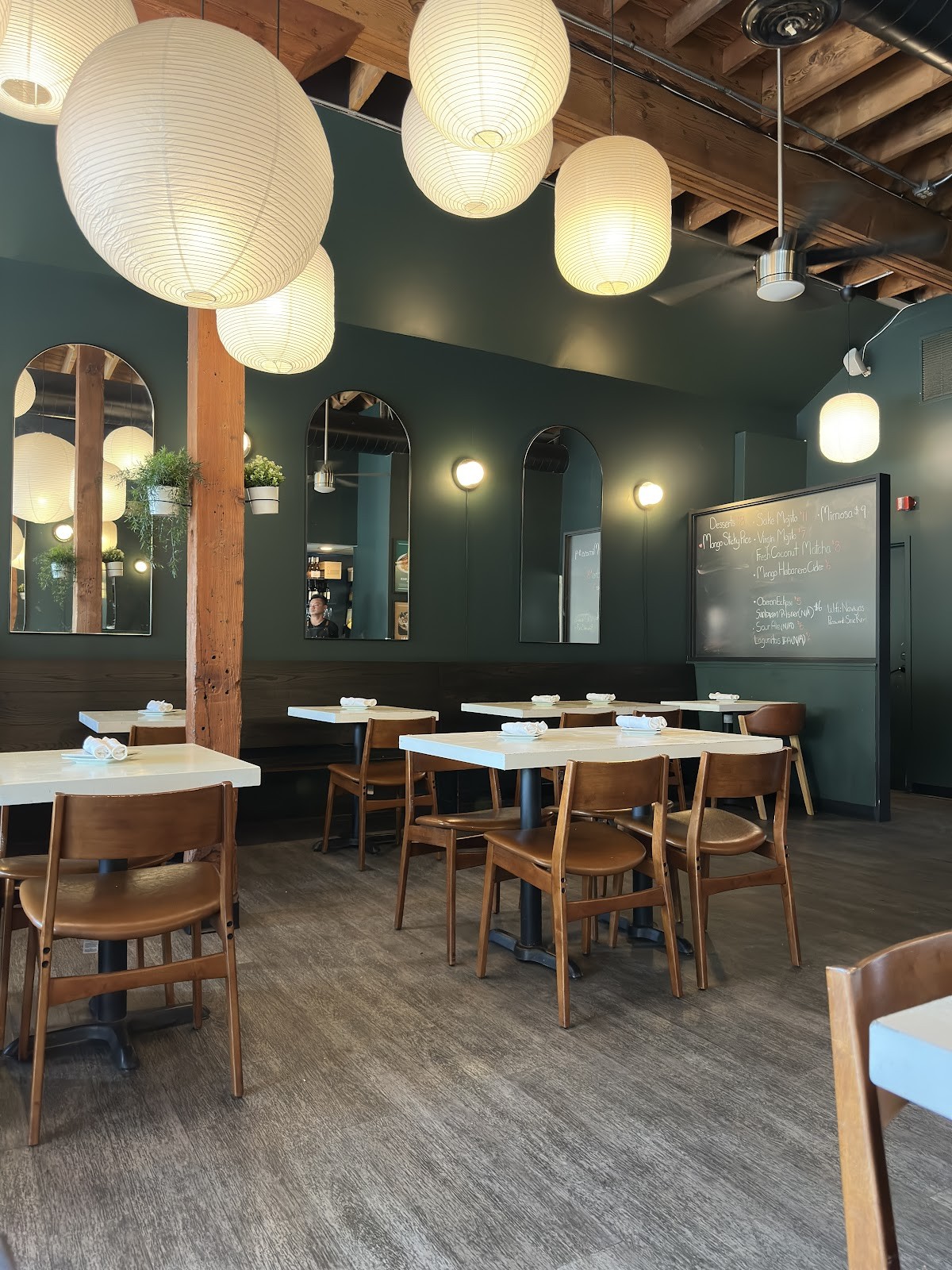 Naviya's Thai Kitchen: the place