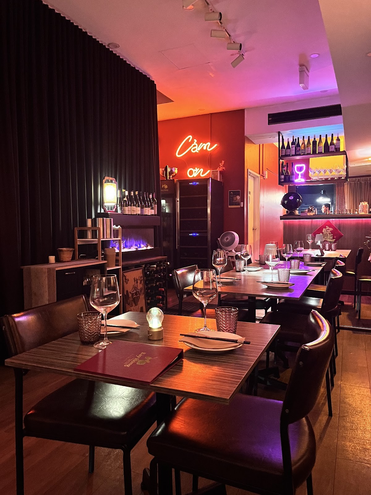 Bay Hong Food + Wine: the place