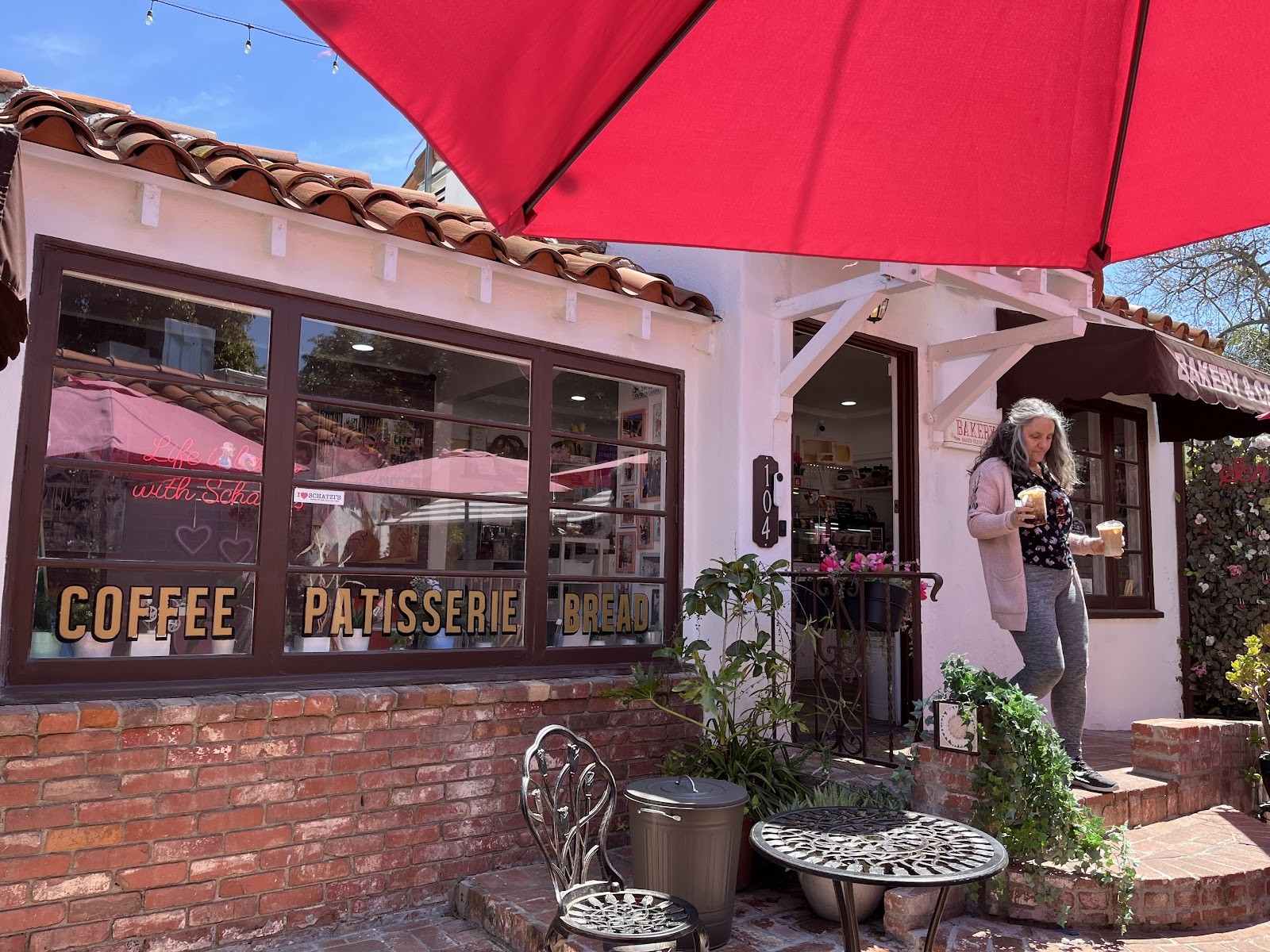 Schatzi's Bakery & Café - Banana Pudding Bar: the place