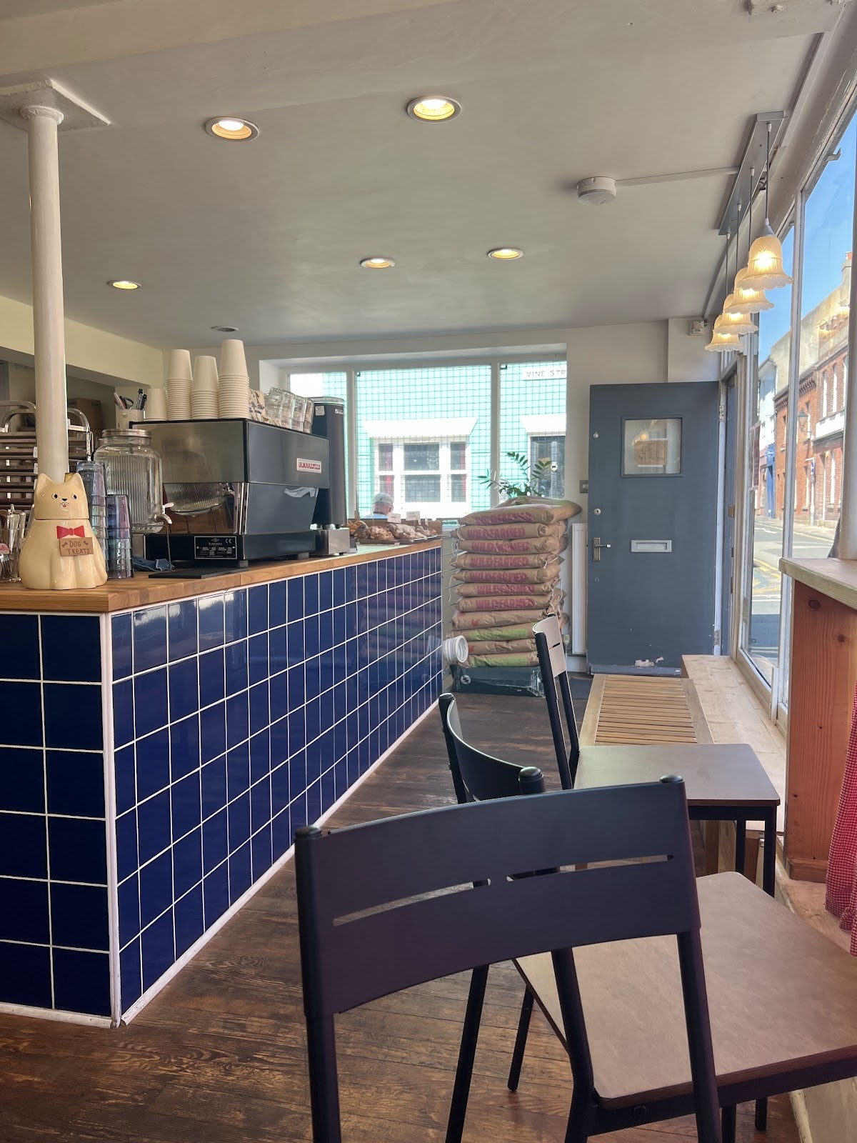 Bee May Bakery: the place