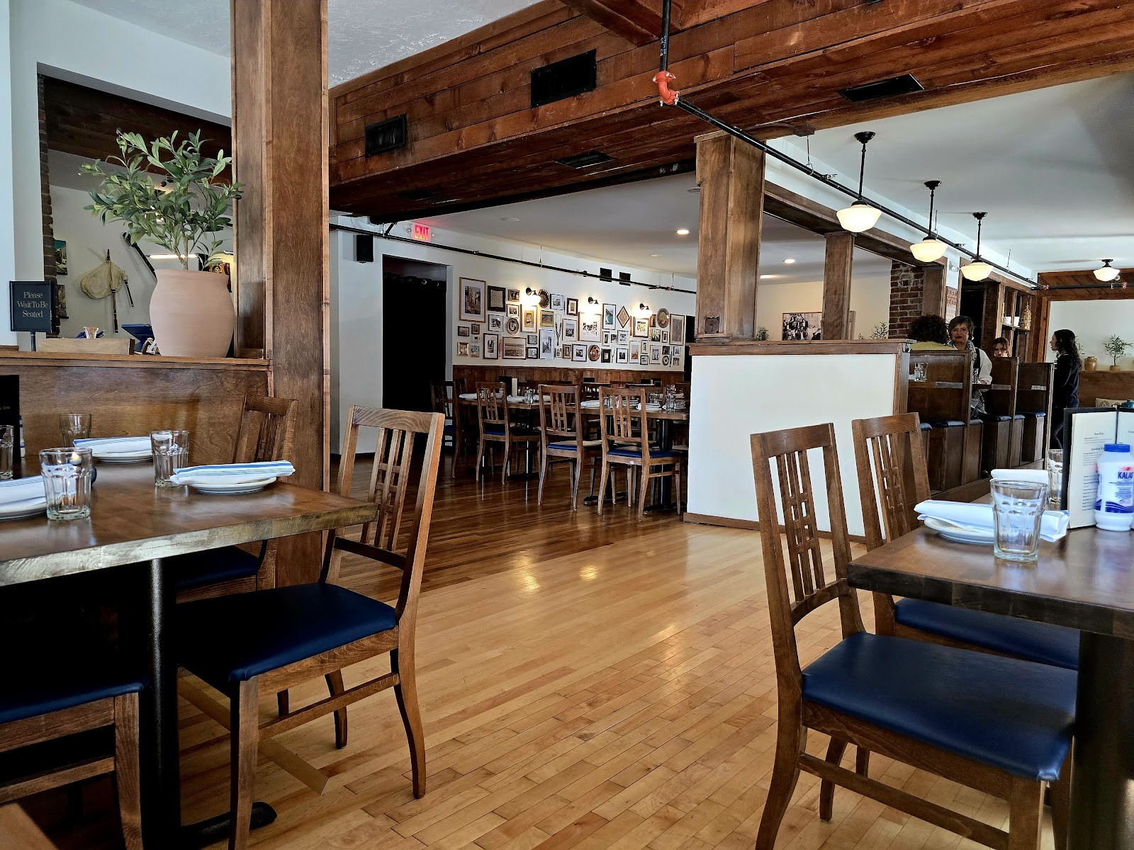Tréla Greek Kitchen: the place