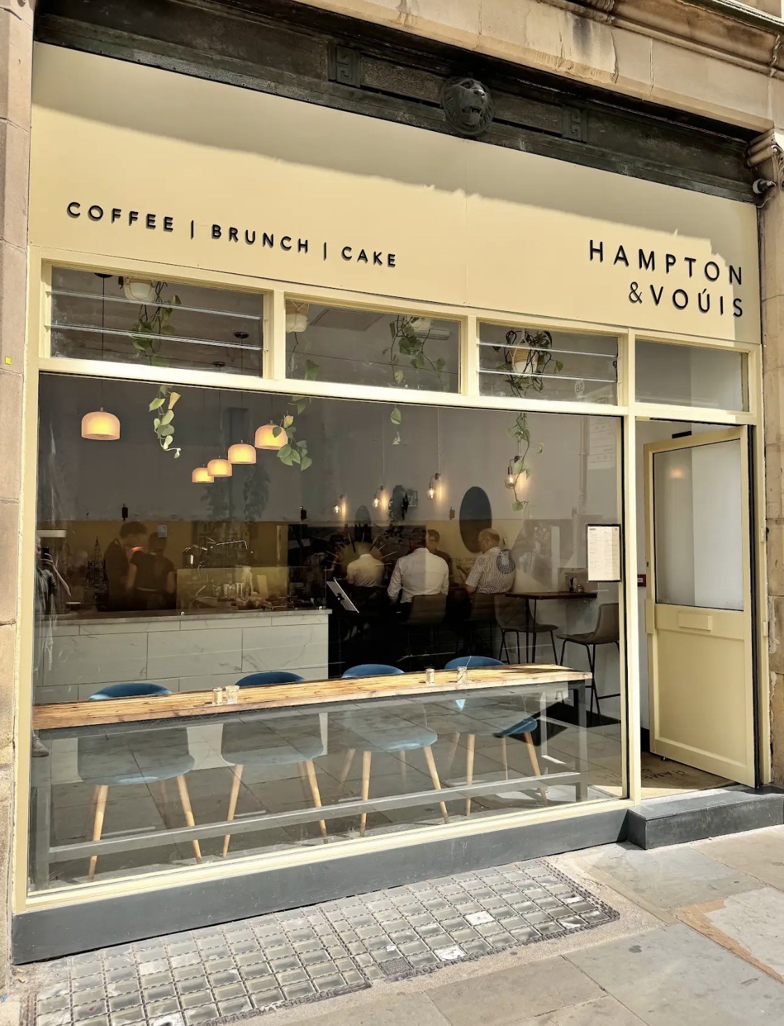 HAMPTON & VOÚIS: the place