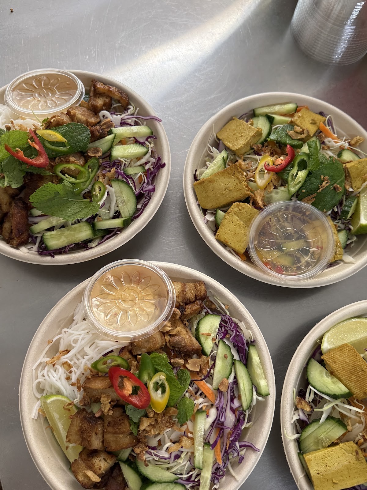 Ashoka Vegi – Vietnamesisches veganes Restaurant & Take Away Zürich 6: food & drinks