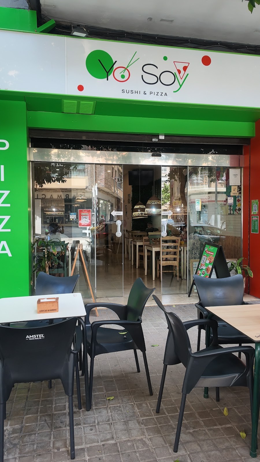 Yo Soy Sushi y Pizza: the place