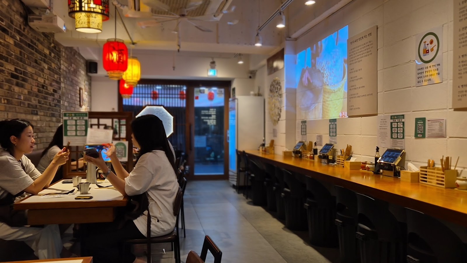 Myeongga Uyukmyeon - 명가 우육면 선릉점: the place