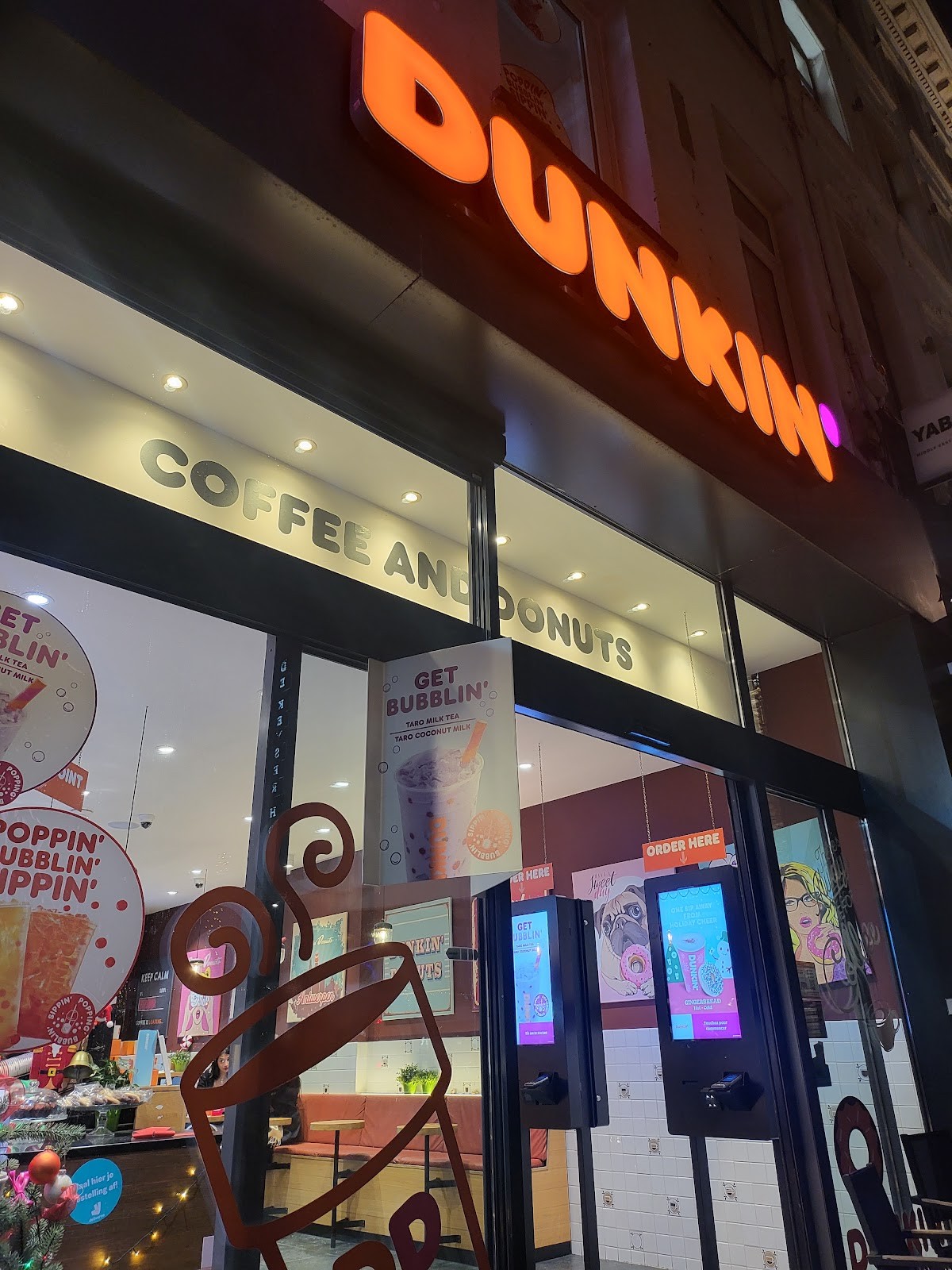 Dunkin' Antwerpen De Keyserlei: the place
