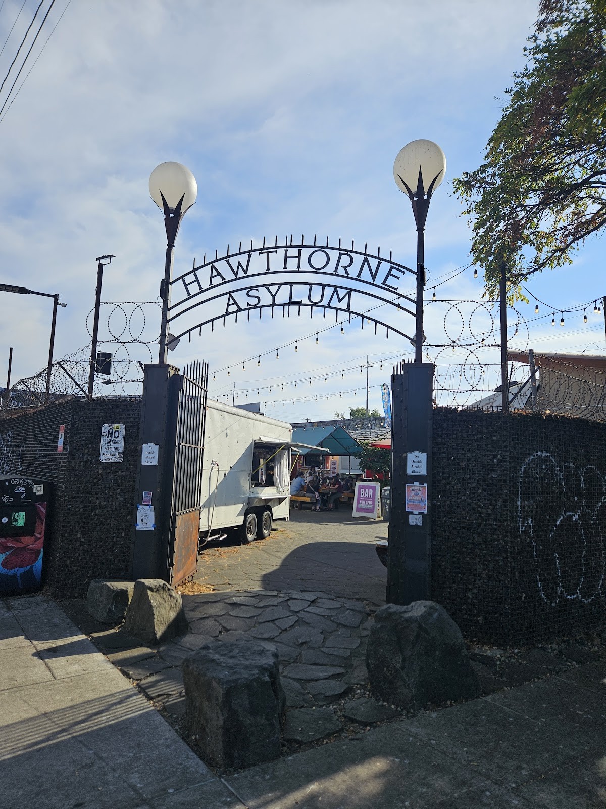 Hawthorne Asylum Food Cart Pod: the place