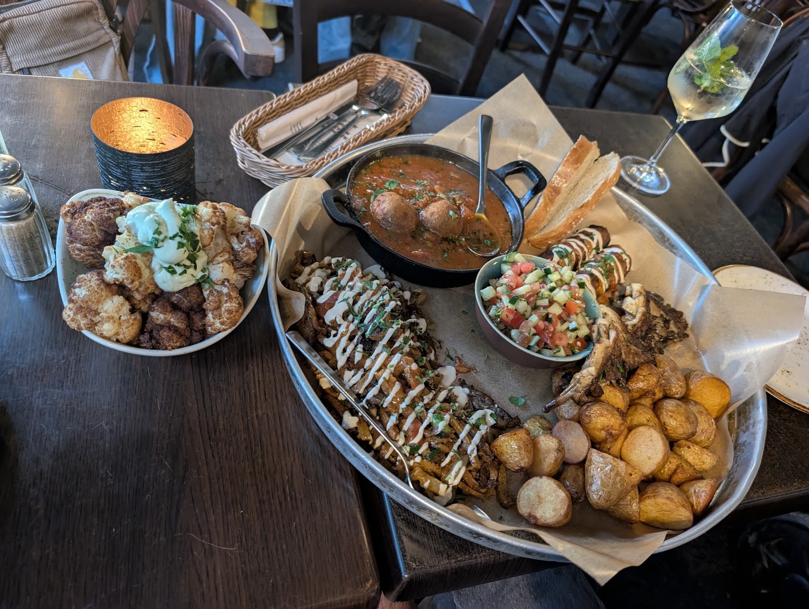 Kuli Alma: food & drinks