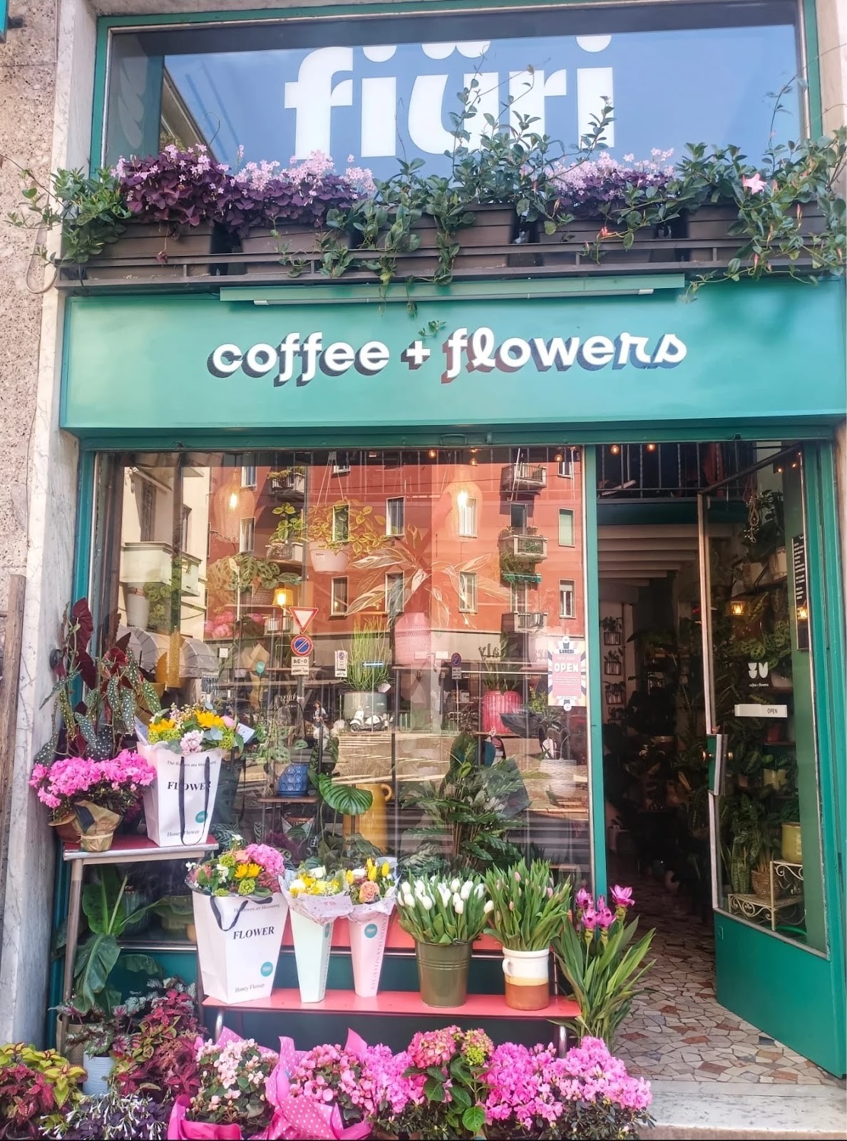 Fiuri Milano - Flowers and Coffee: the place