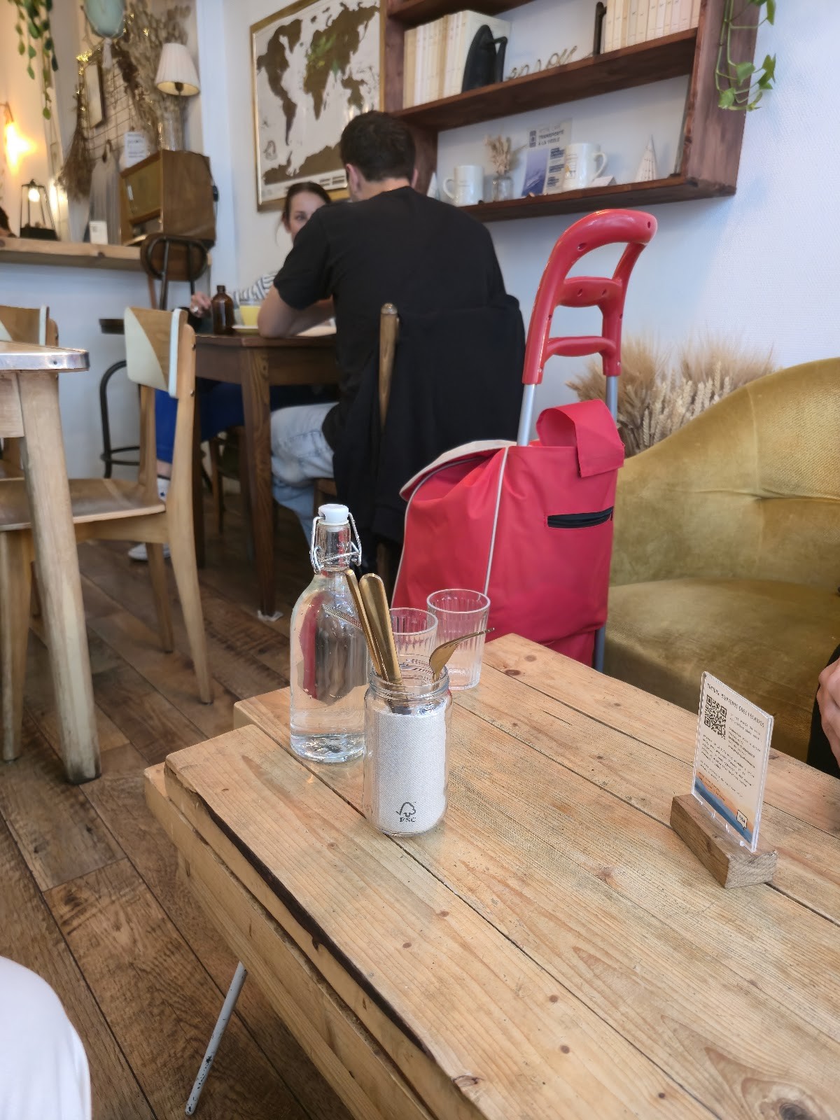 Léandrés happy food & coffee roaster: the place