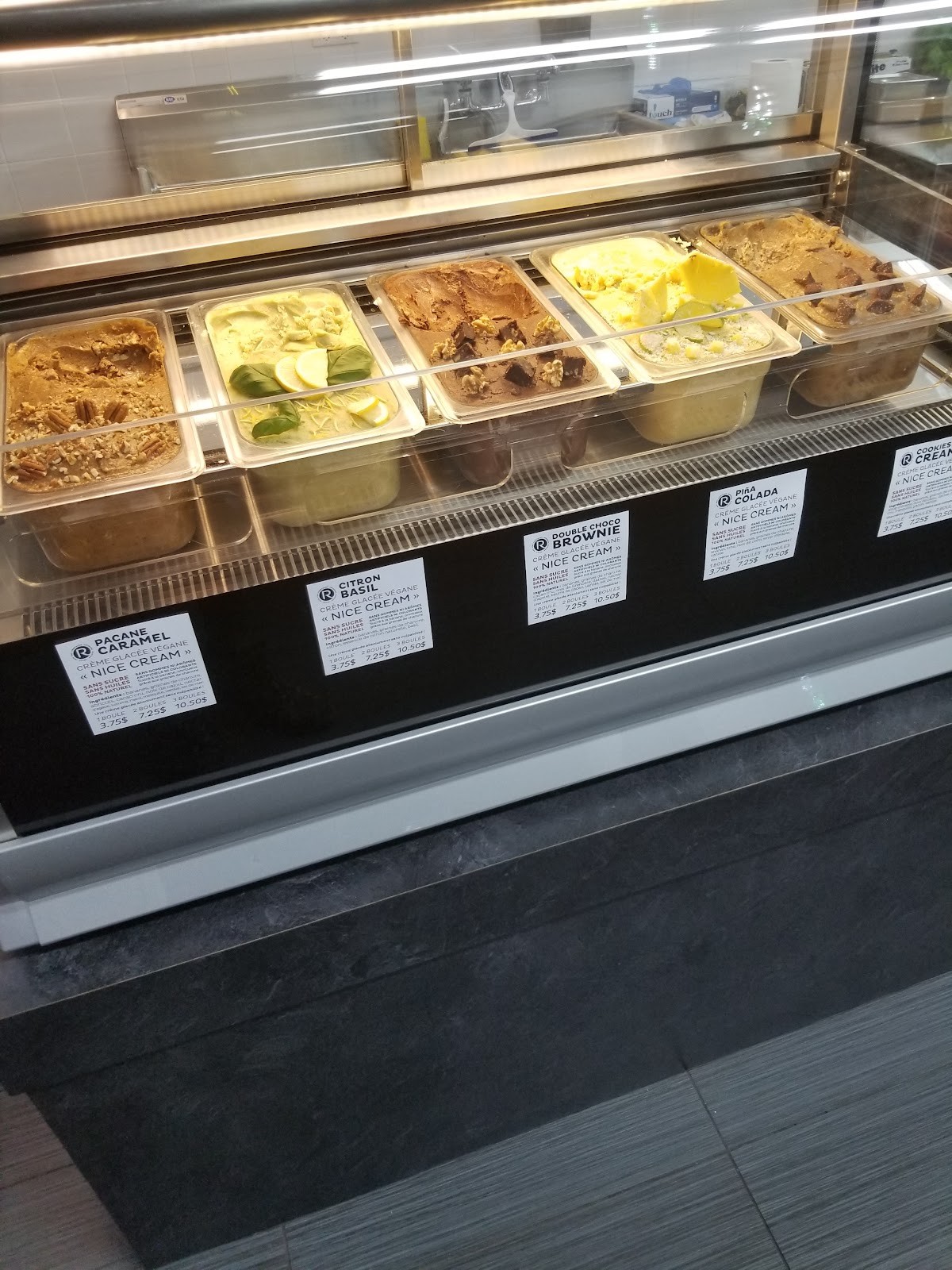 Rawesome Cafe: the place