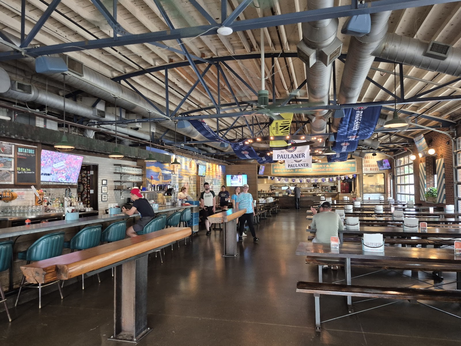 Von Elrod's Beer Hall & Kitchen: the place