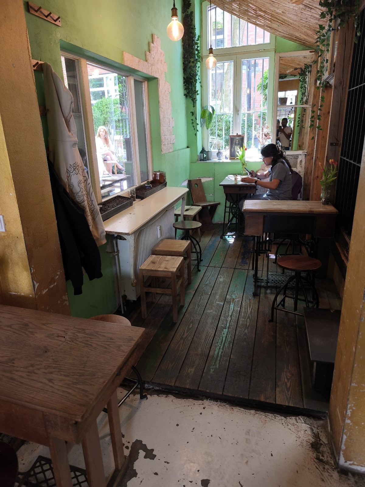 Hommage Café: the place
